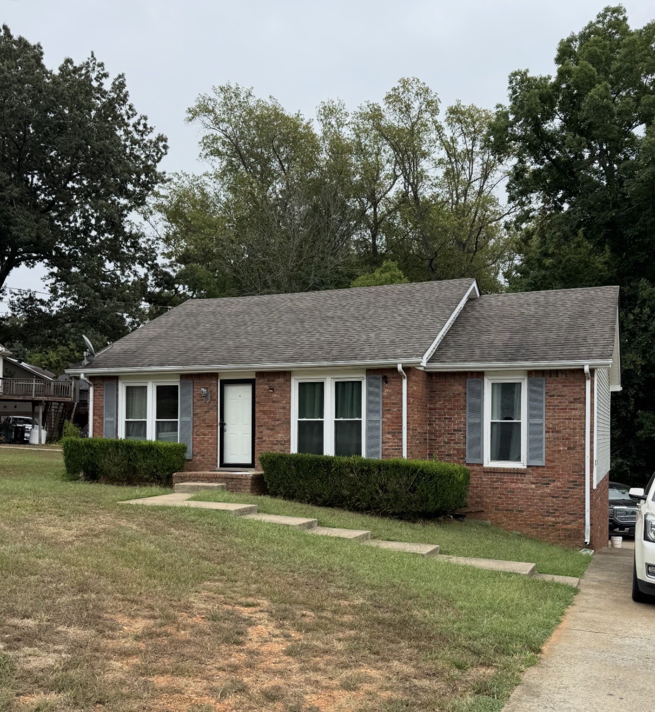 214 Sherwood Hills Dr — photo