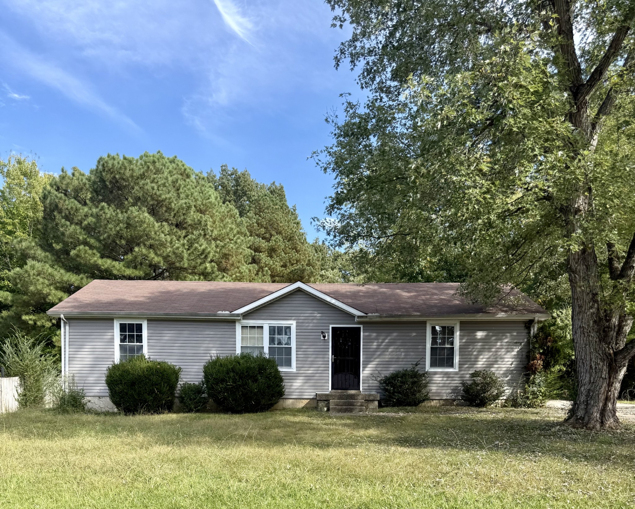 535 Roselawn Dr — photo