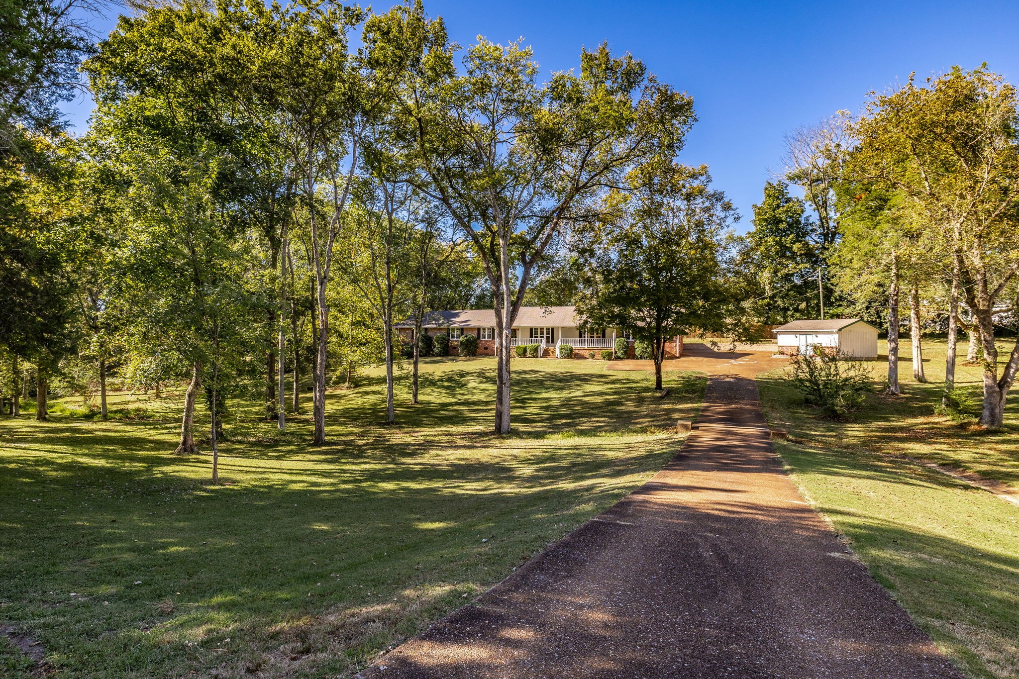 1940 Graceland Dr — photo