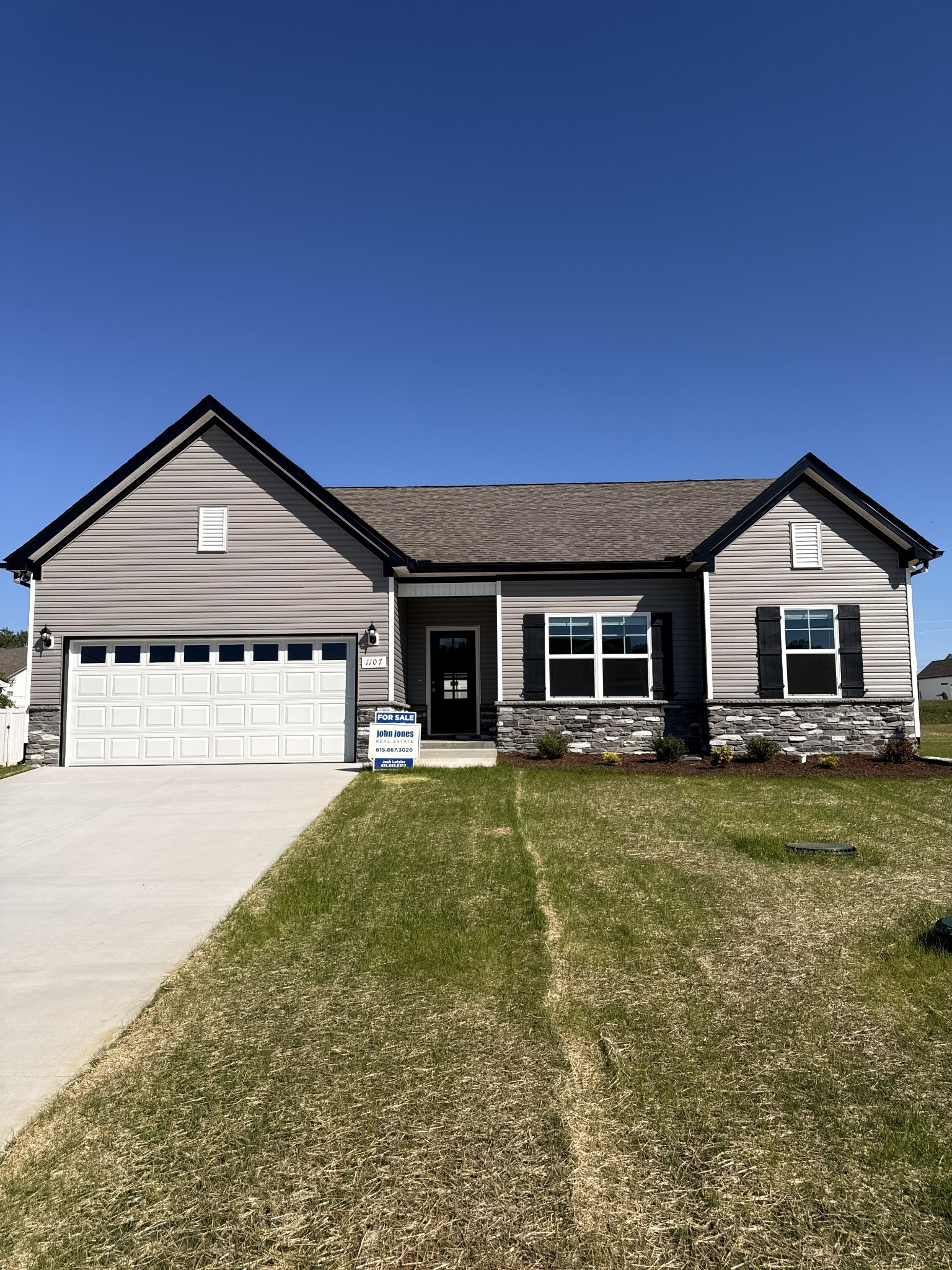 721 Creekbend Ln — photo