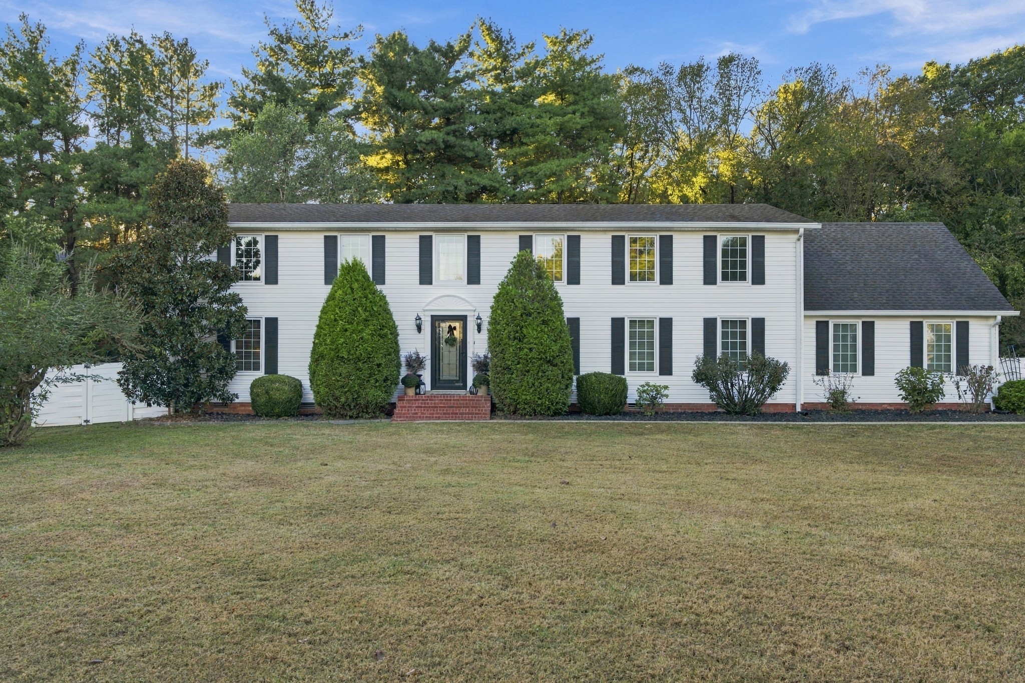 1111 Rutledge Dr — photo