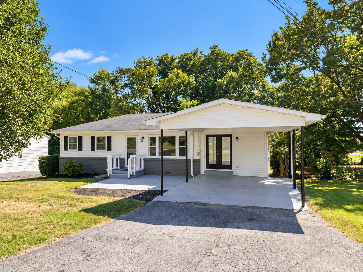 210 Rolling Rd — photo