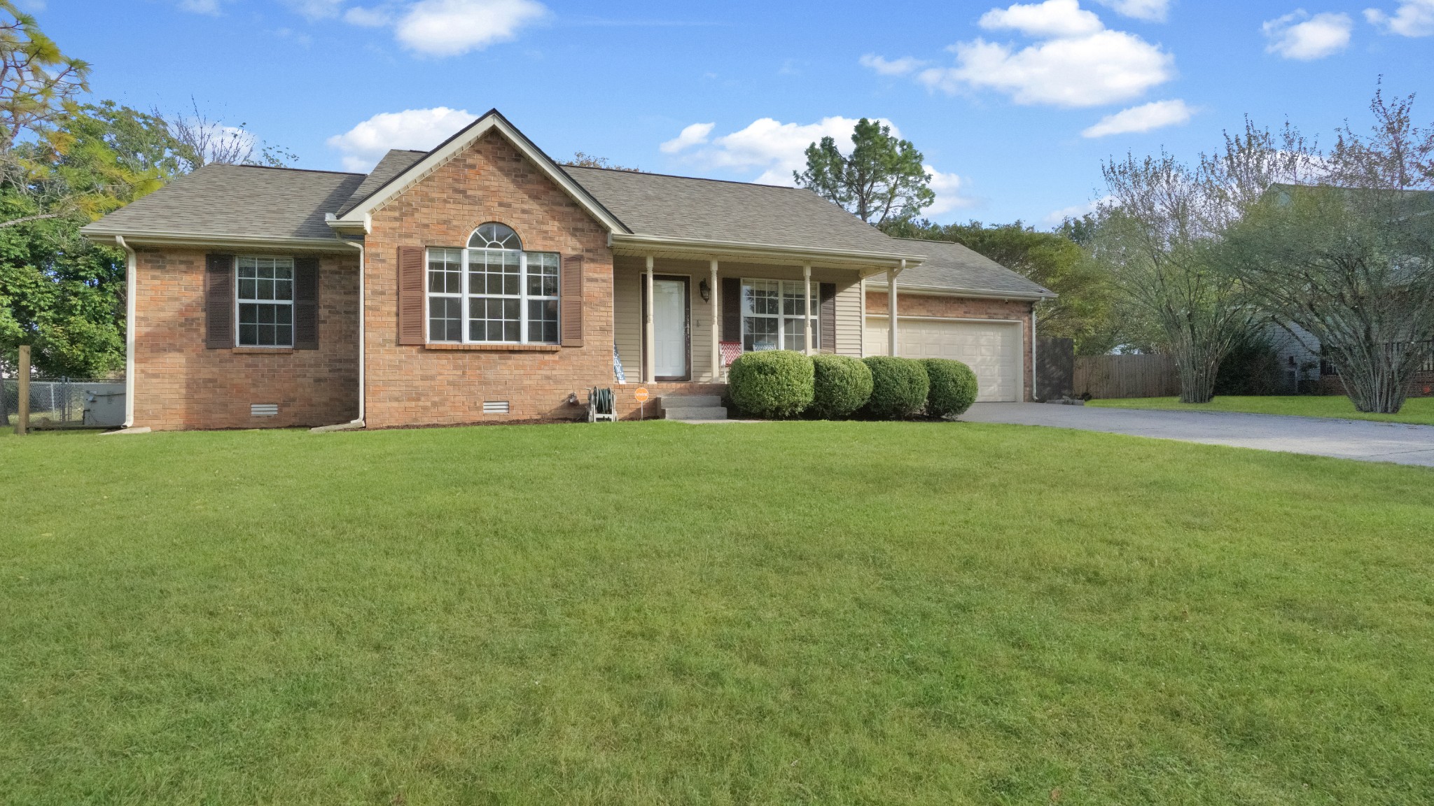 1403 Sycamore Dr — photo