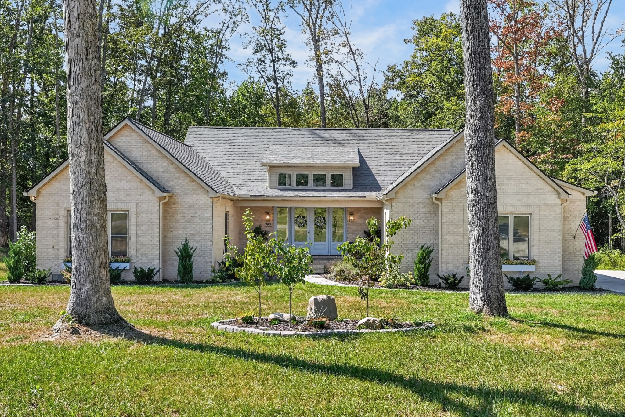 753 Vintage Dr — photo