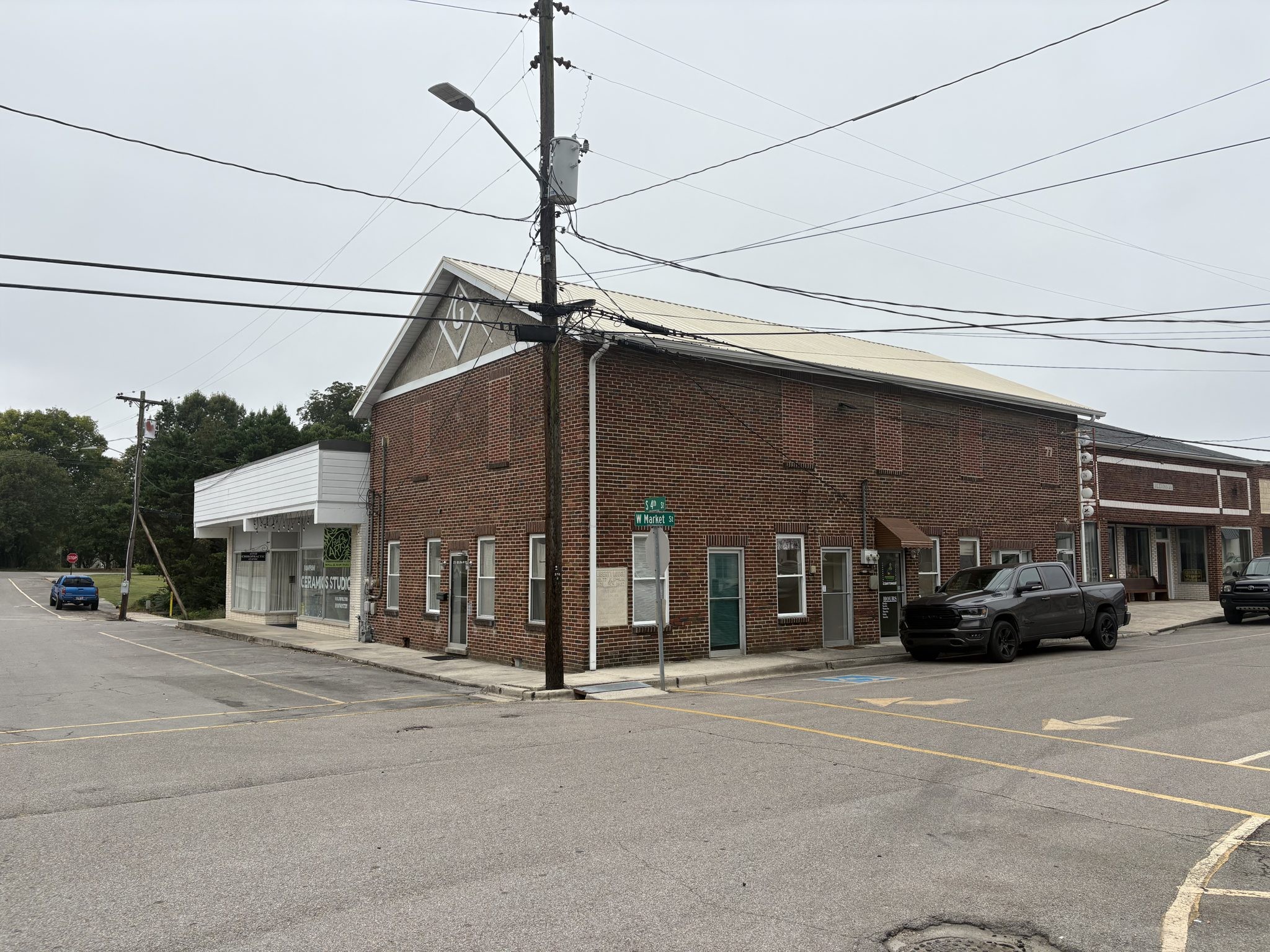 101 W Market St — photo