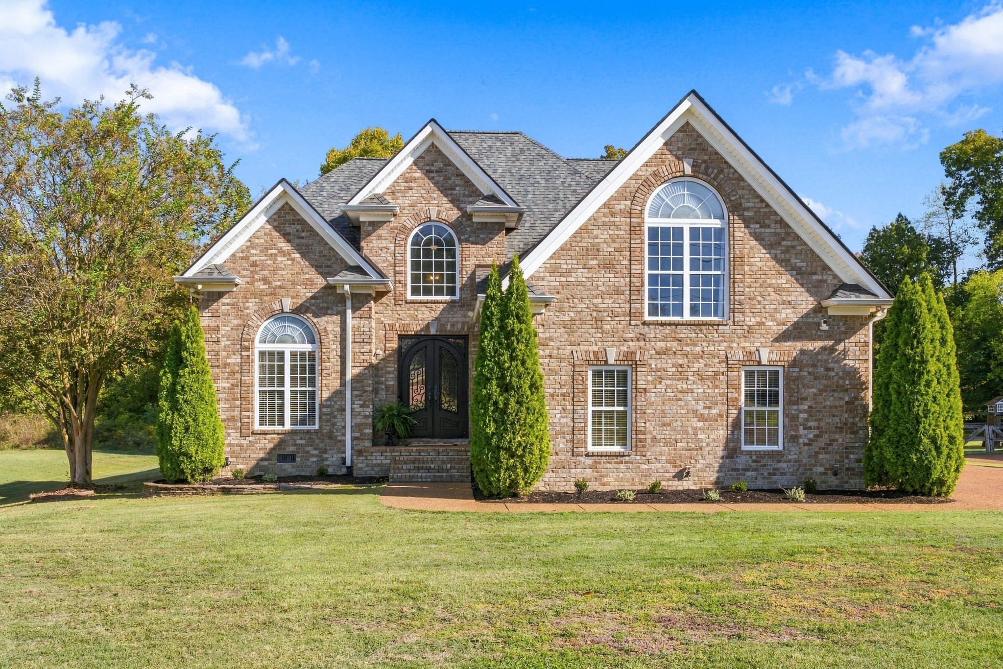 724 Heritage Rd — photo