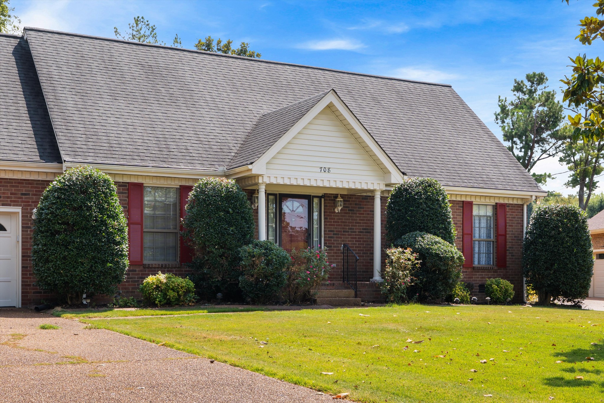 708 Saddle Trail Ct — photo