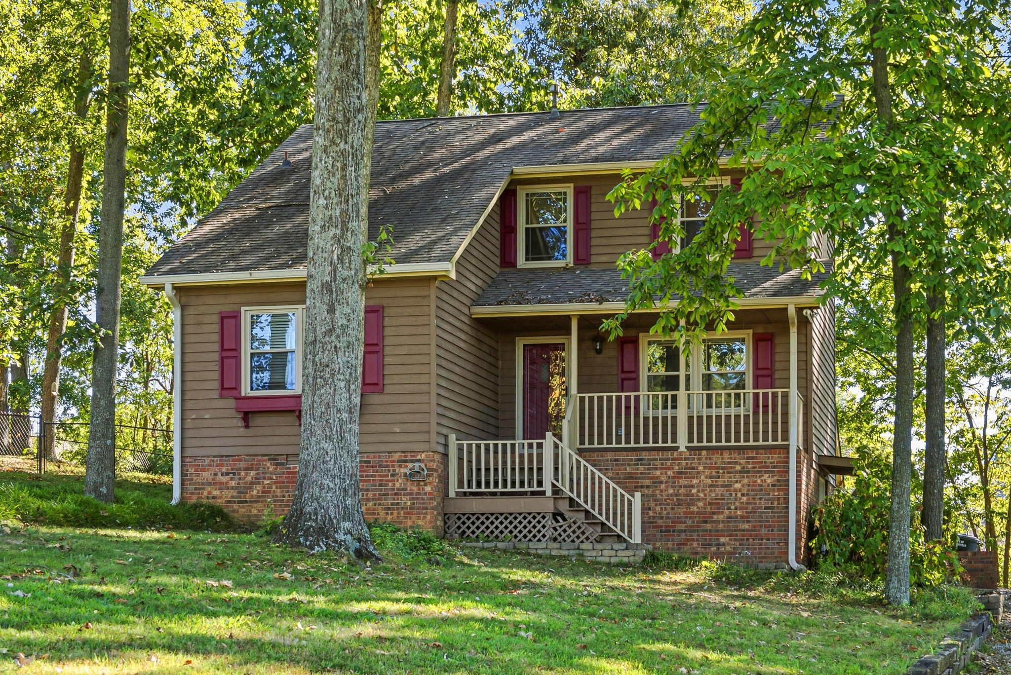 822 Hillside Dr — photo