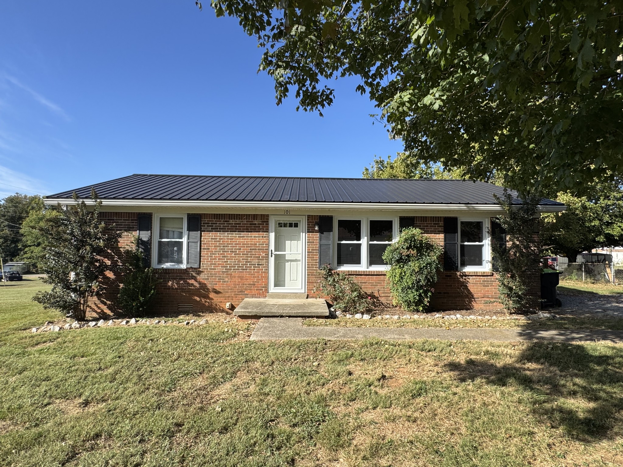 101 W Ruth Dr — photo