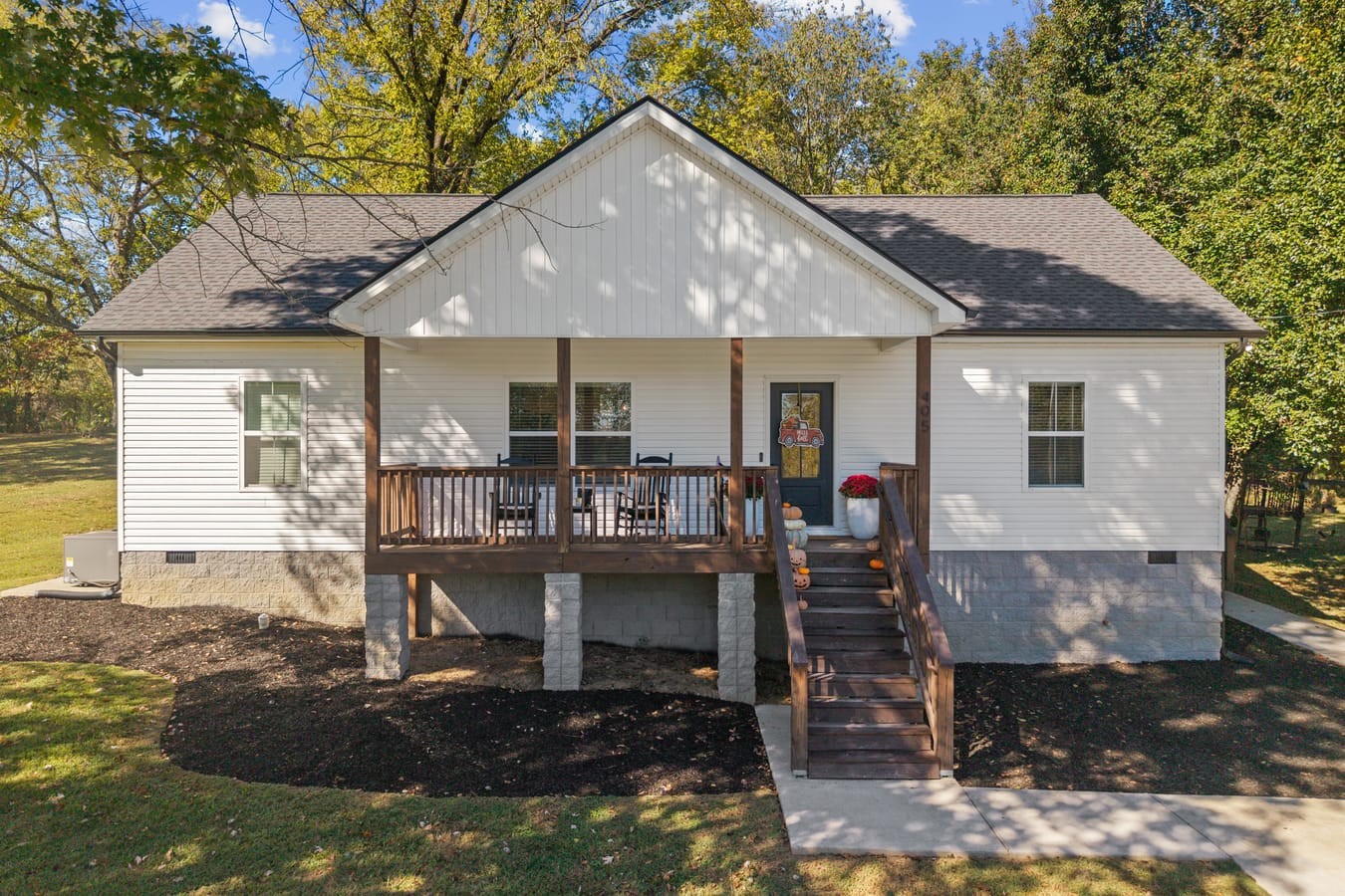 405 Oakview Dr — photo