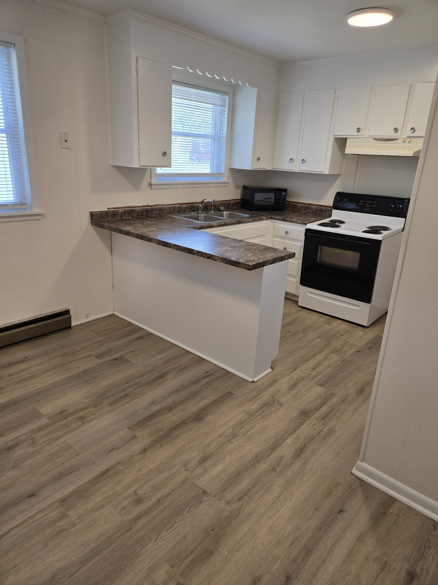 500 Roosevelt Ave Unit B — photo