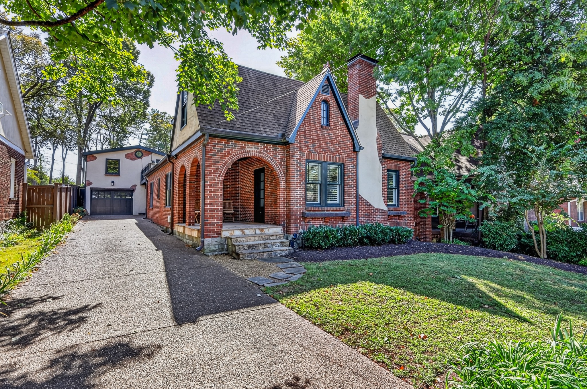 2803 Woodlawn Dr — photo