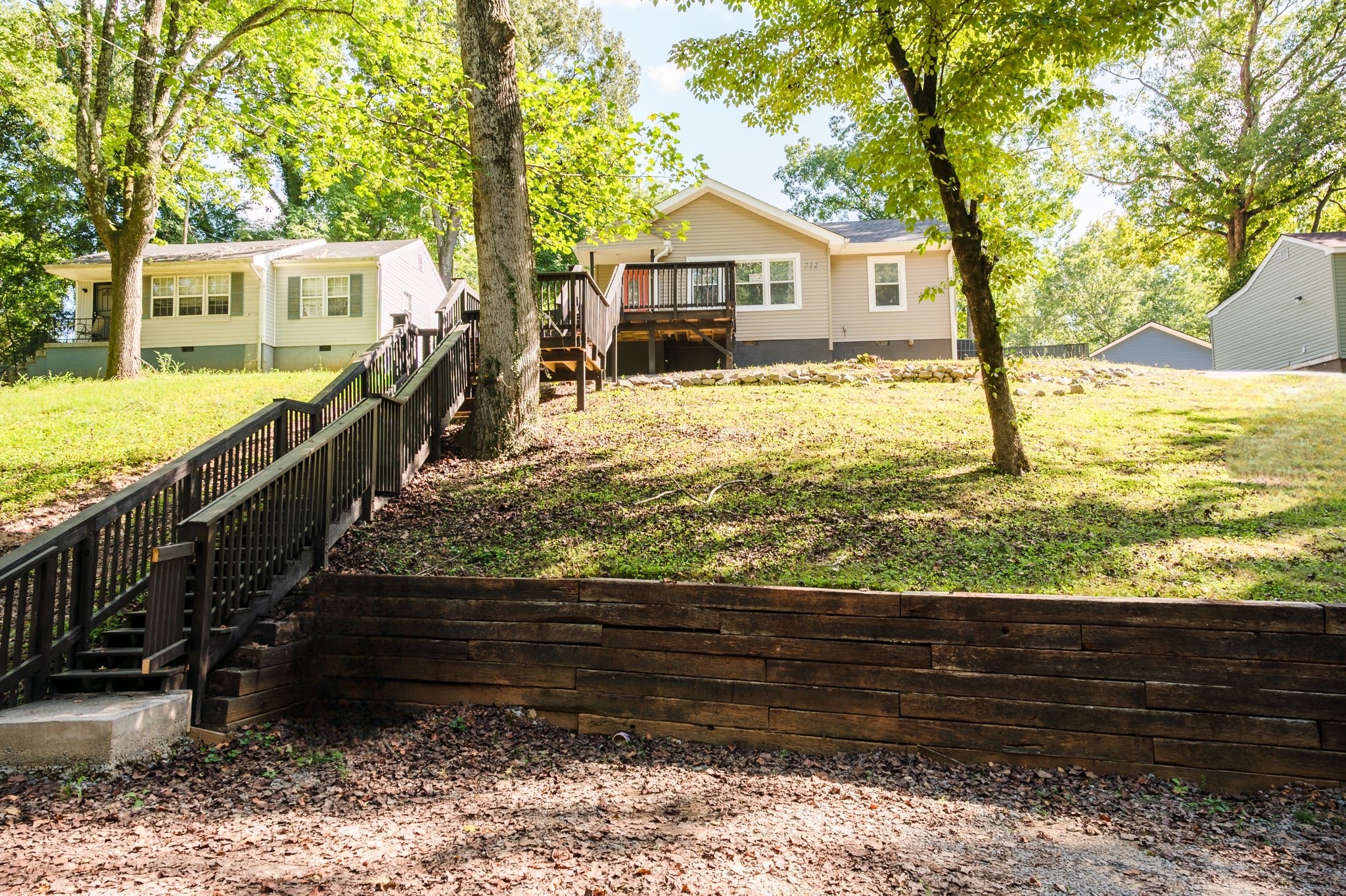 712 Woodlawn Dr — photo