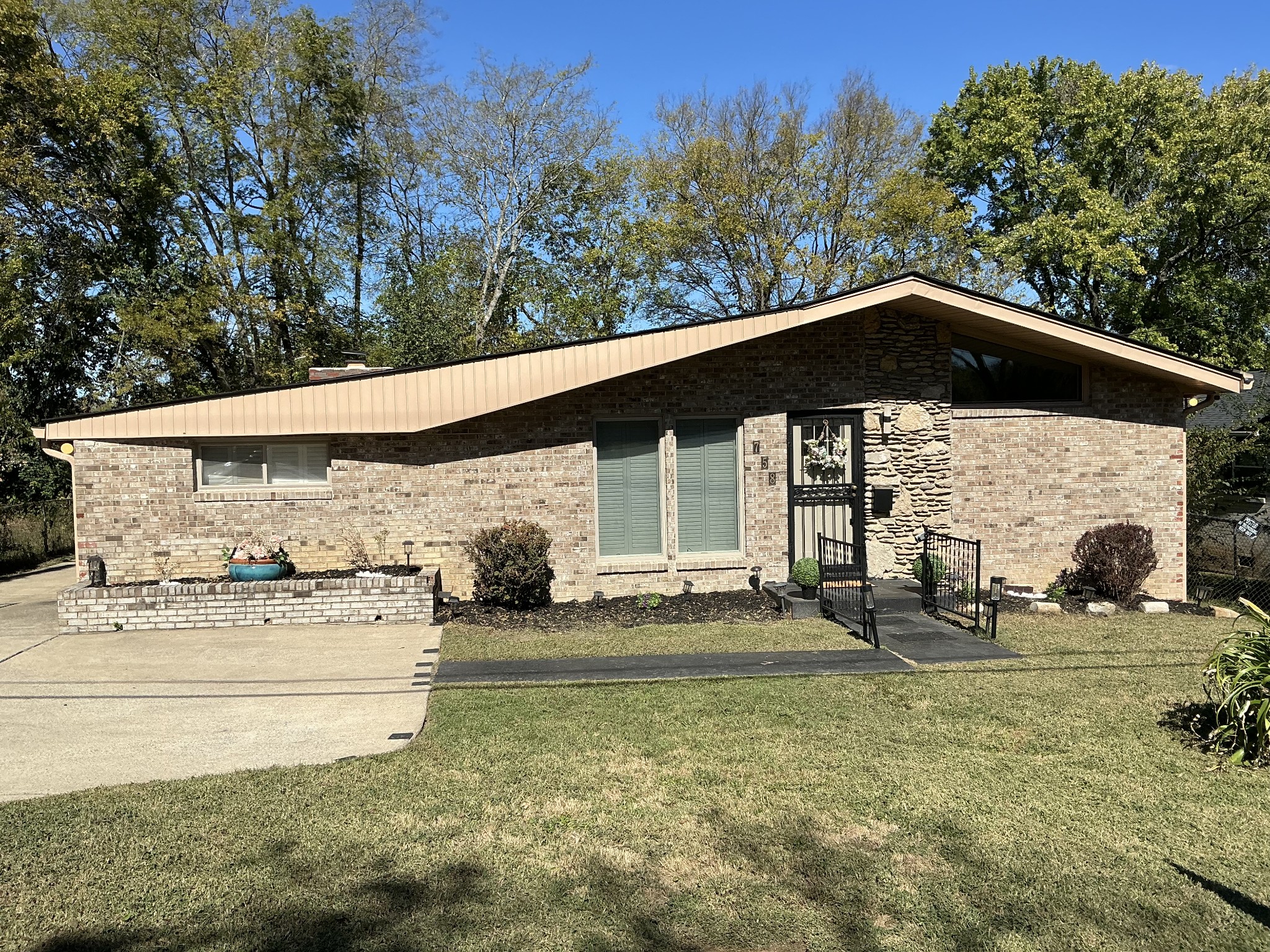 758 Moormans Arm Rd — photo