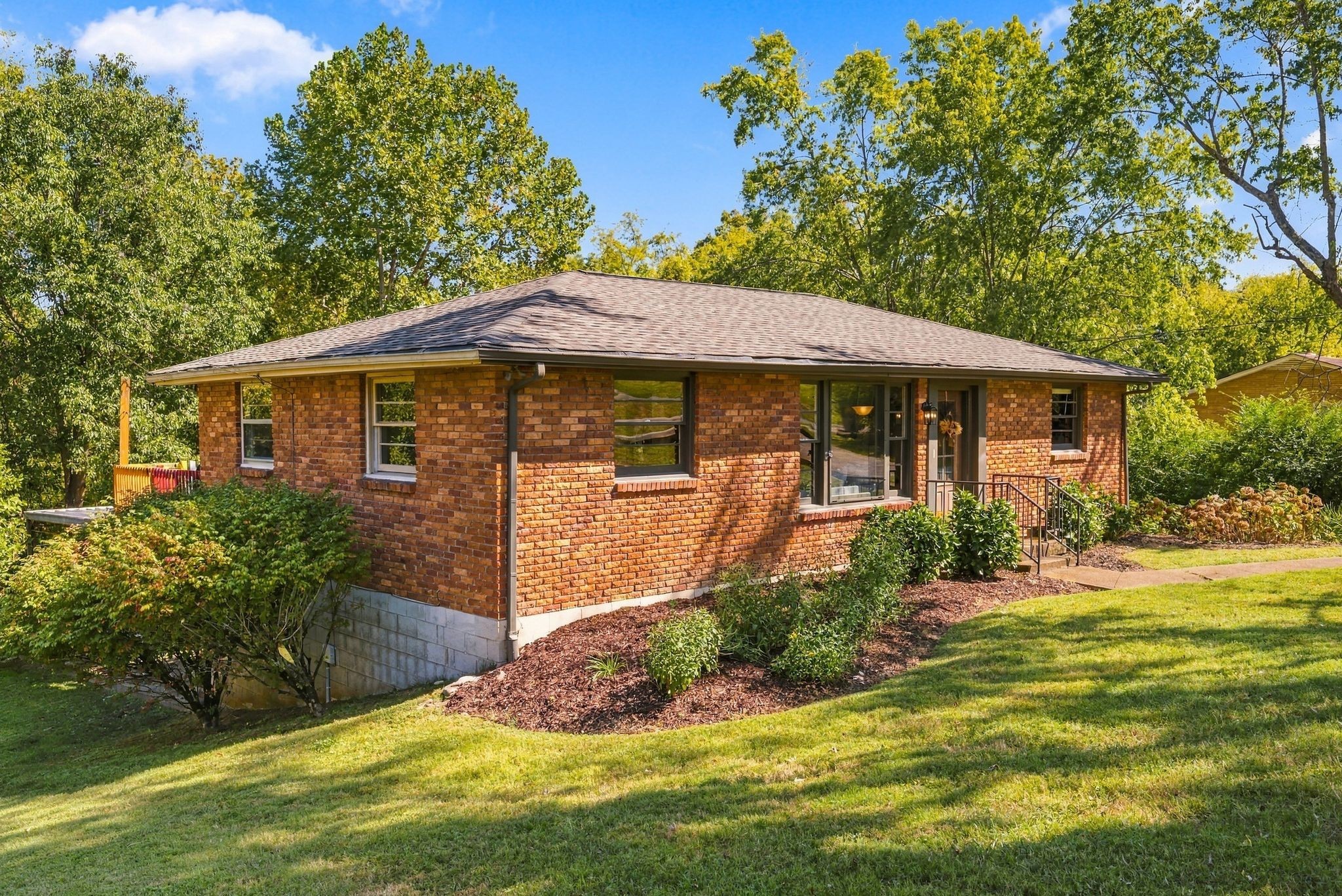 1829 Willow Springs Dr — photo