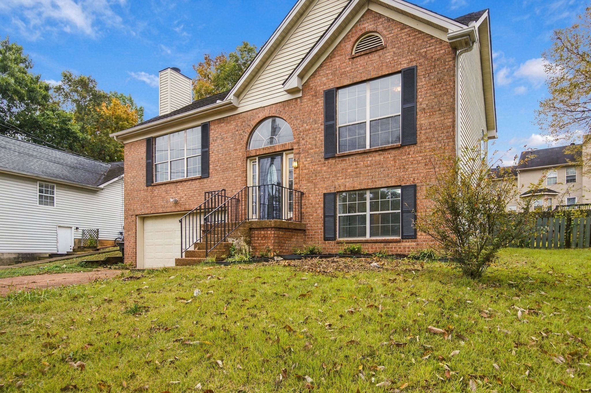 1109 Burlingame Ct — photo