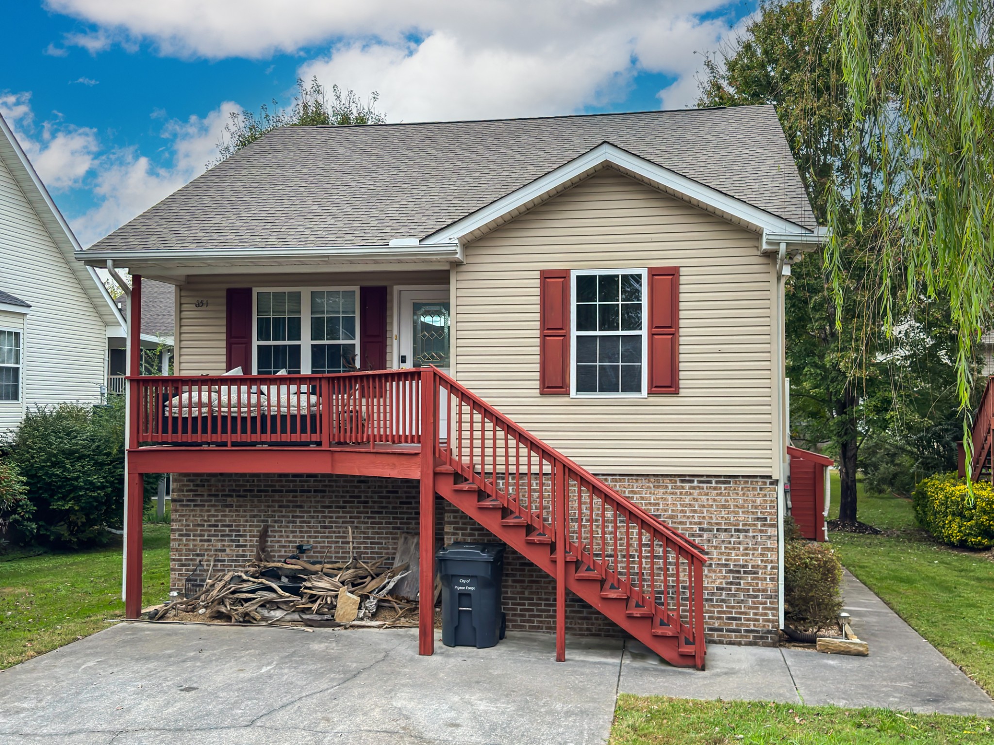 851 Plantation Dr — photo