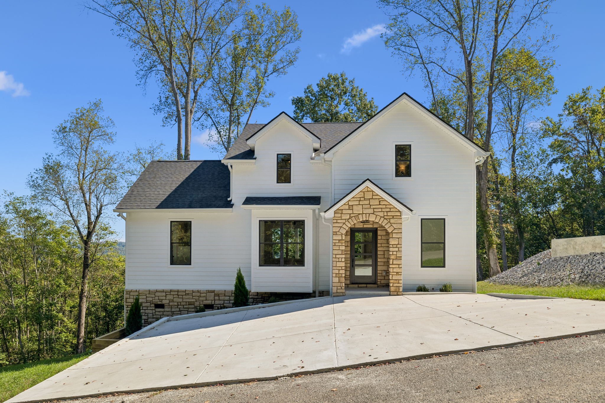 550 Davidson Rd — photo