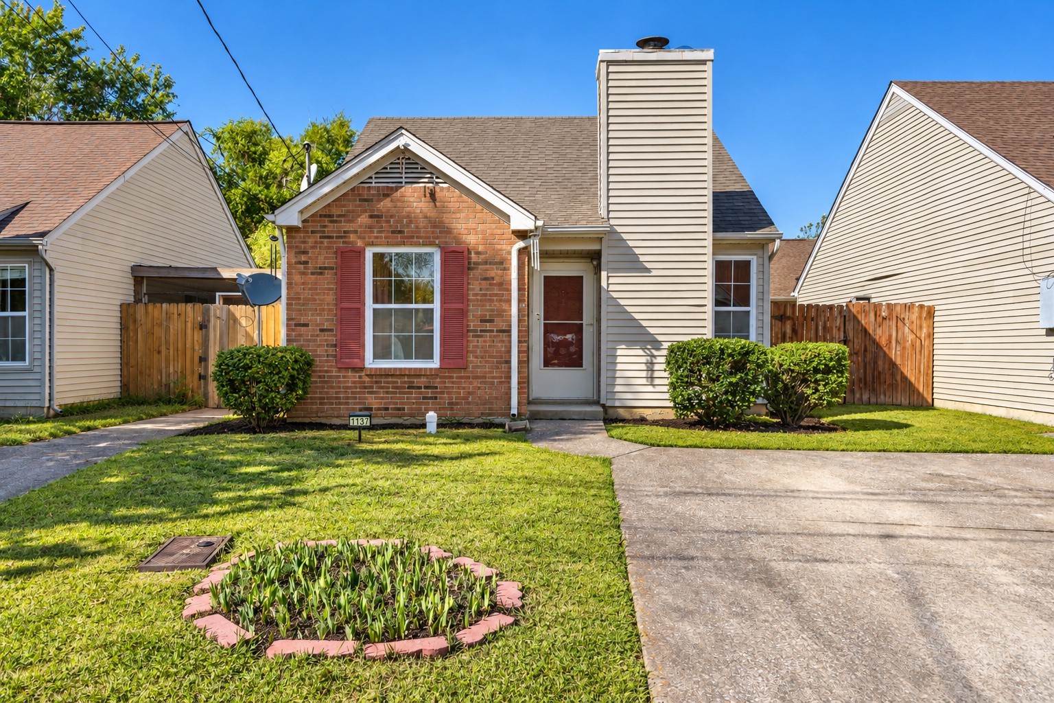 1137 Alandee St — photo