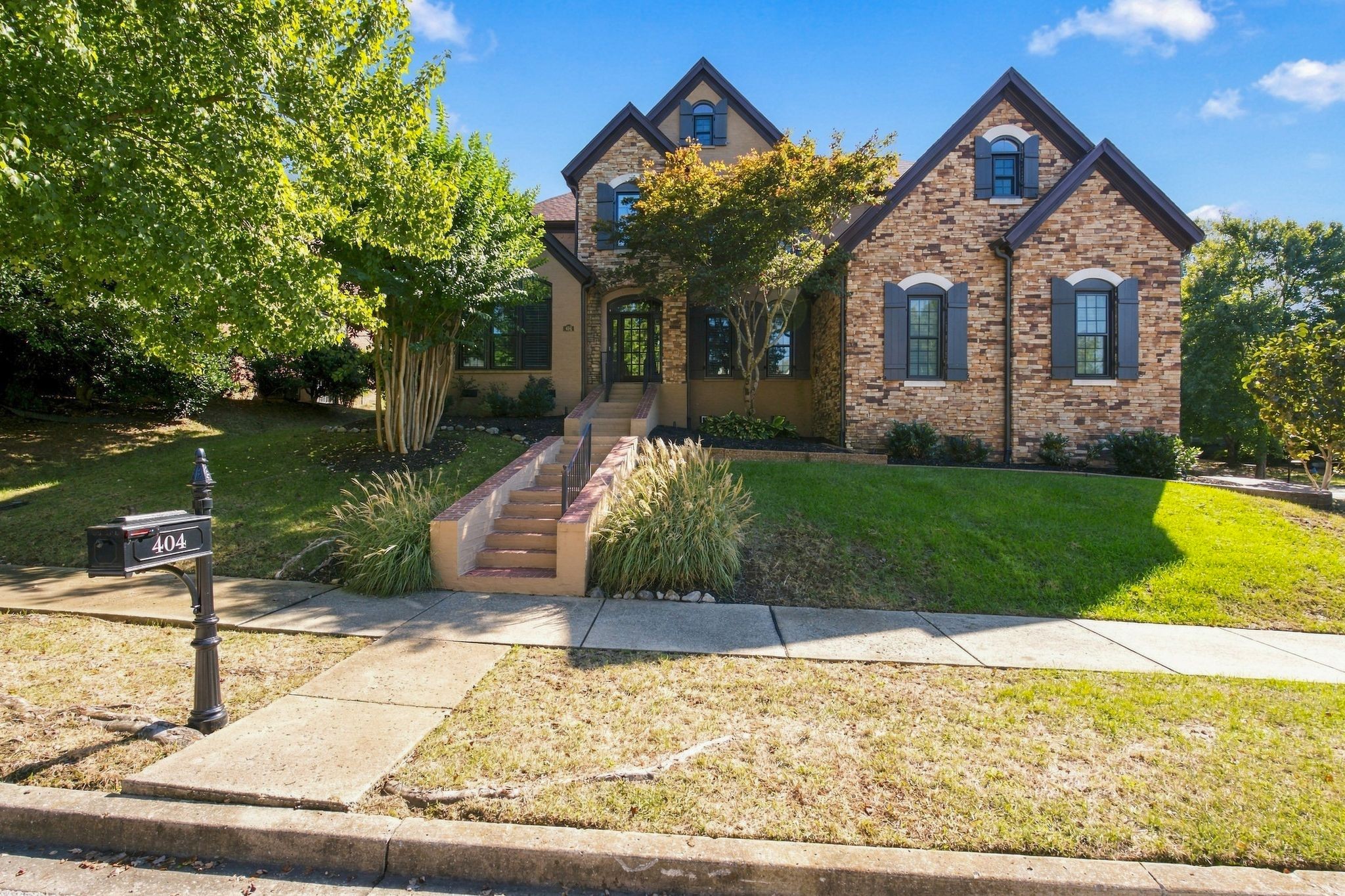 404 Beauchamp Cir — photo