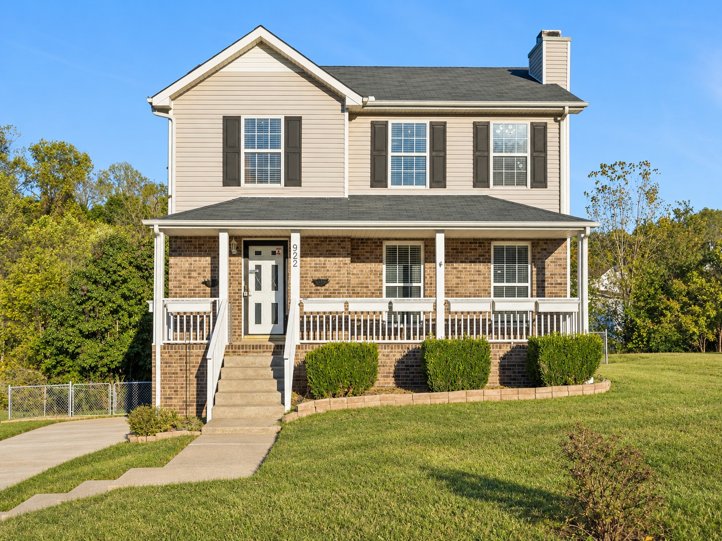922 Roedeer Dr — photo