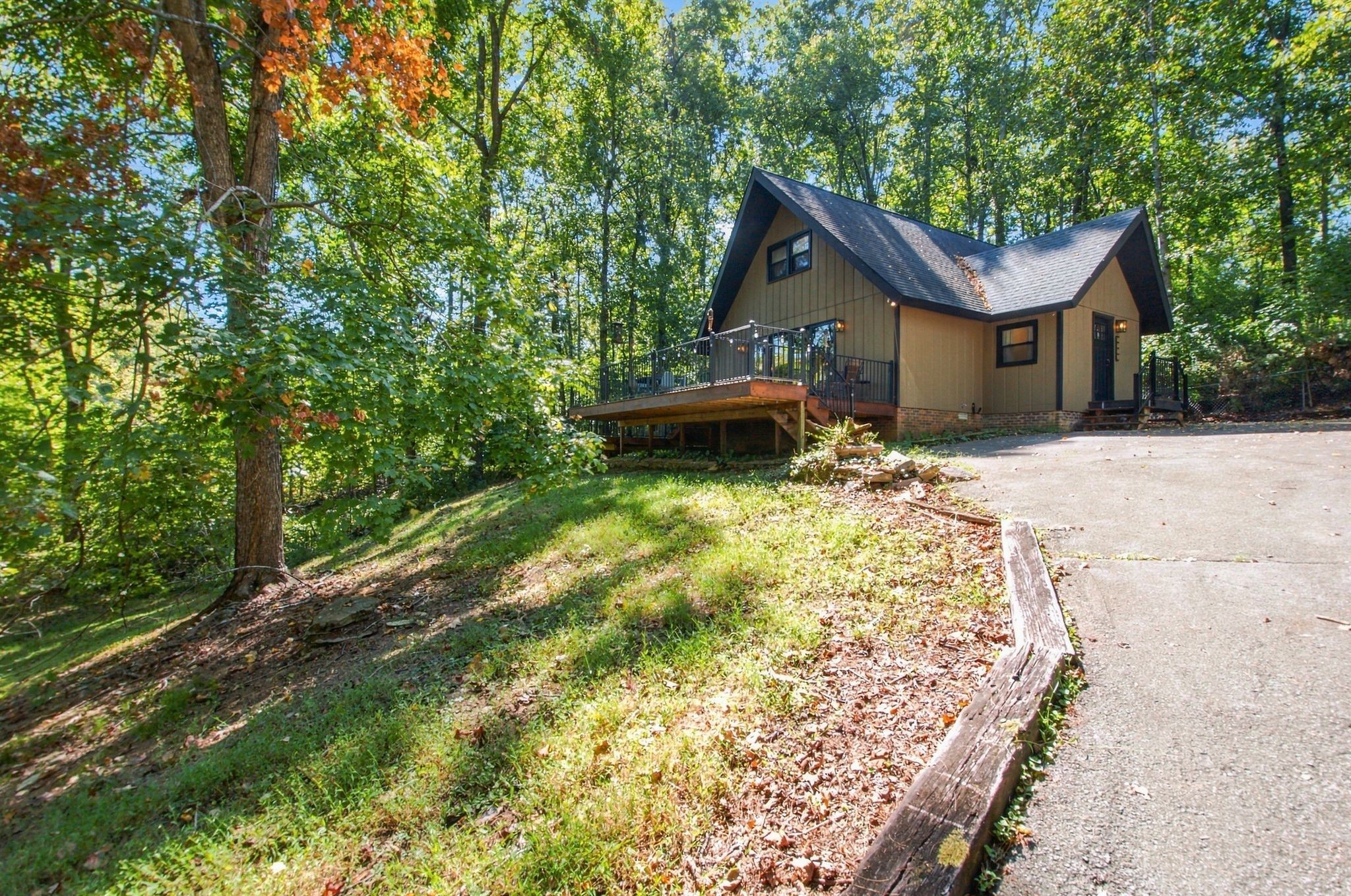 7710 Chester Rd — photo