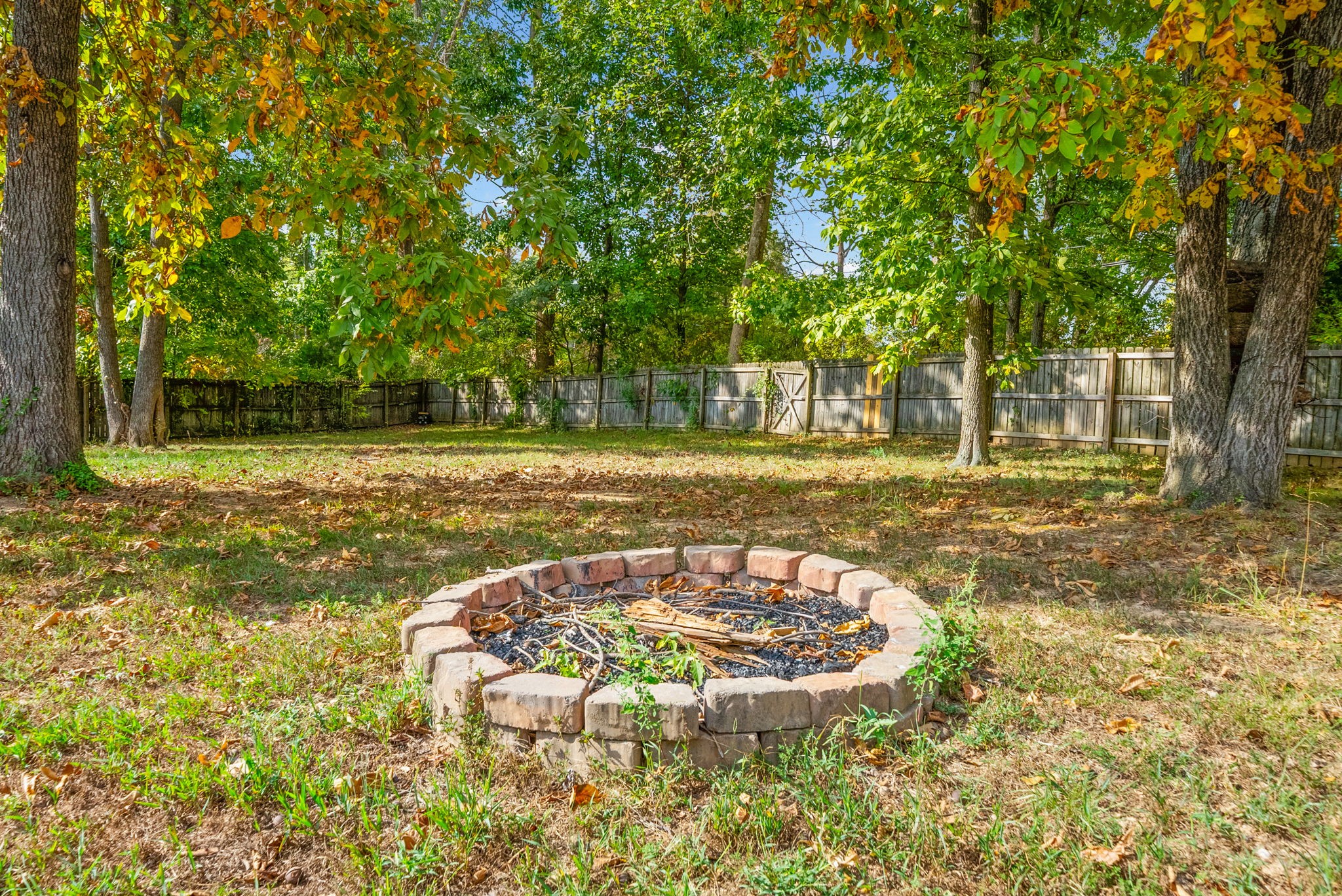 382 Andrew Dr — photo