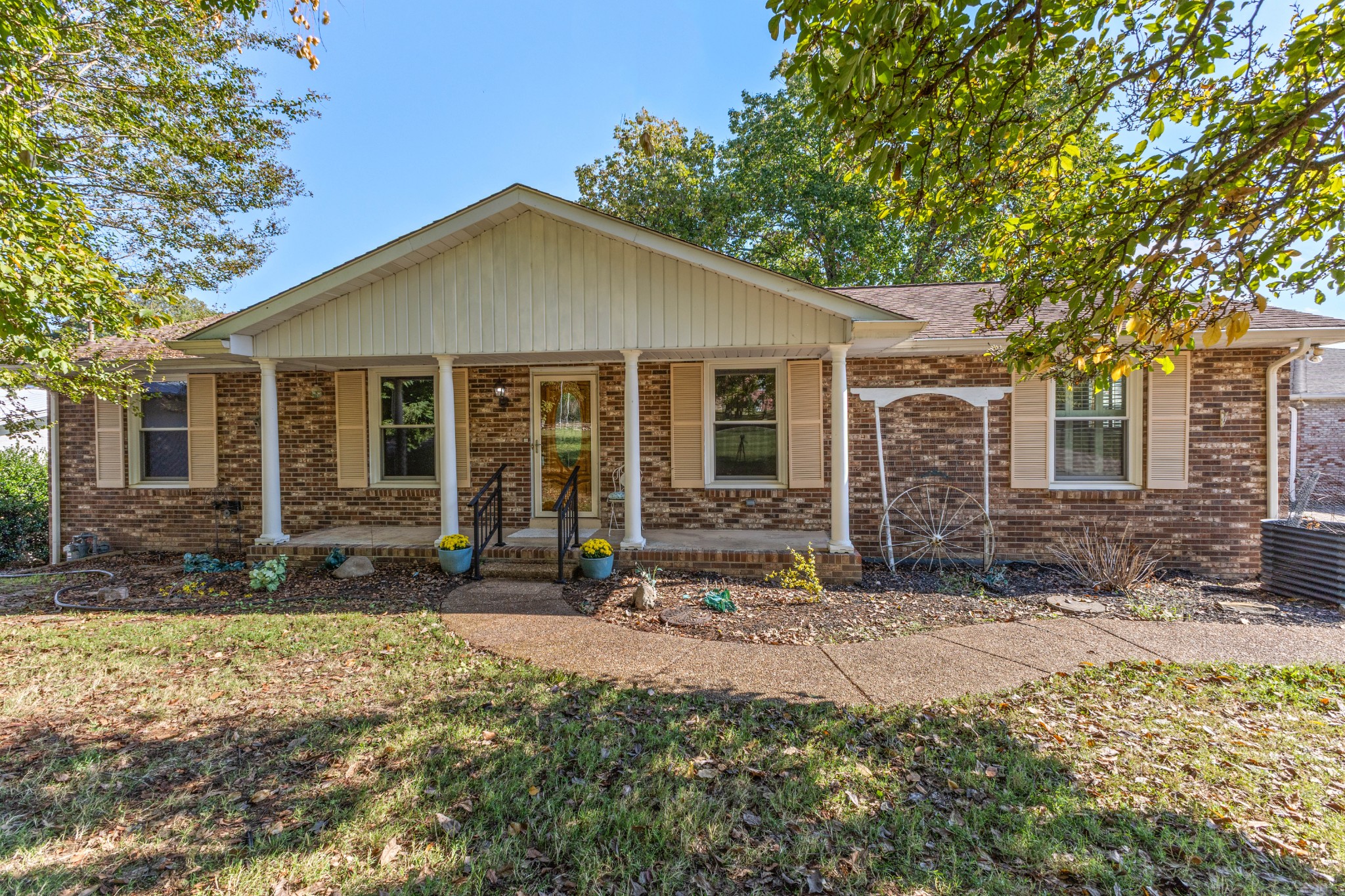 491 Lake Forest Dr — photo