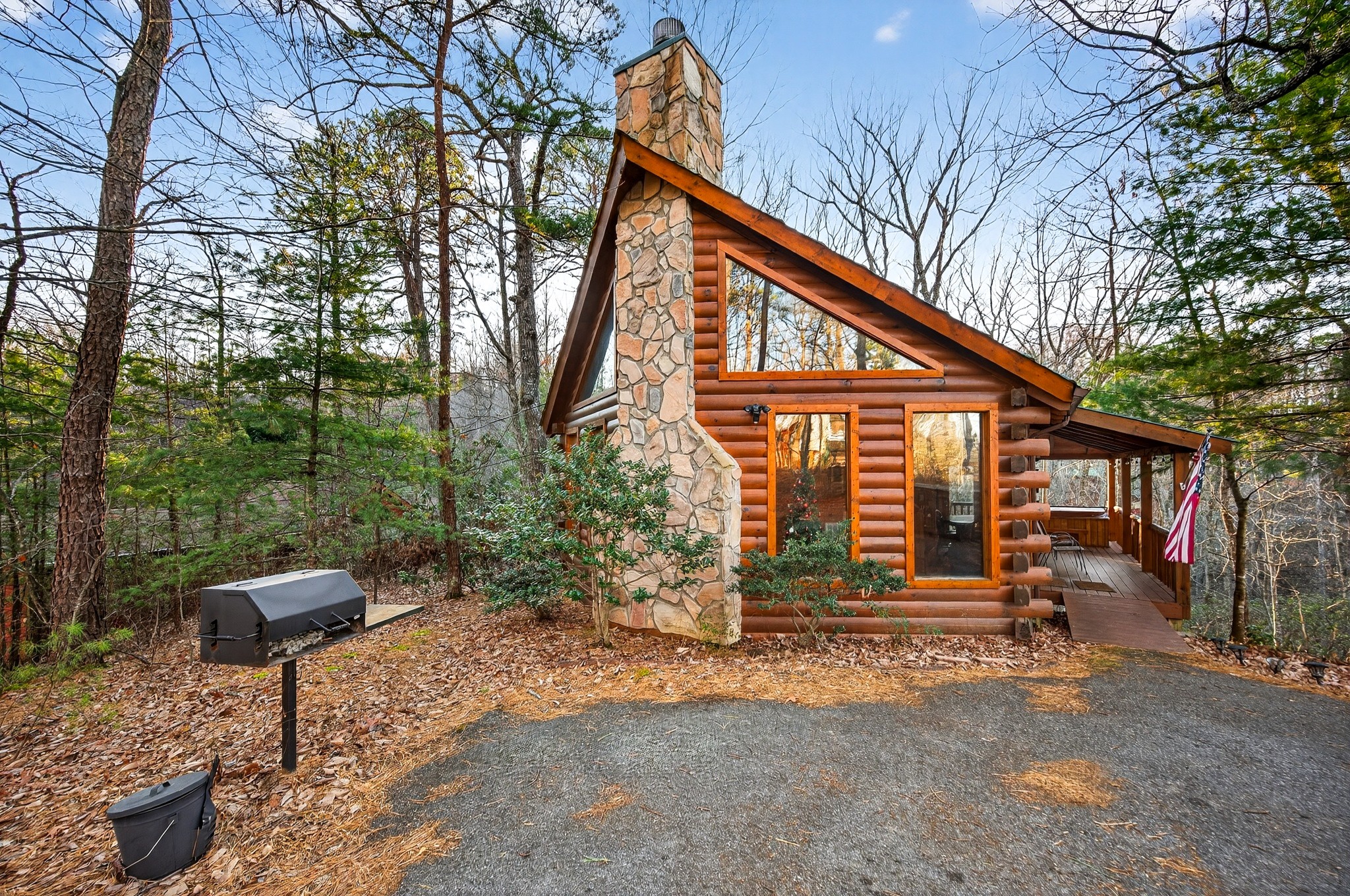 2332 Raymond Hollow Rd — photo