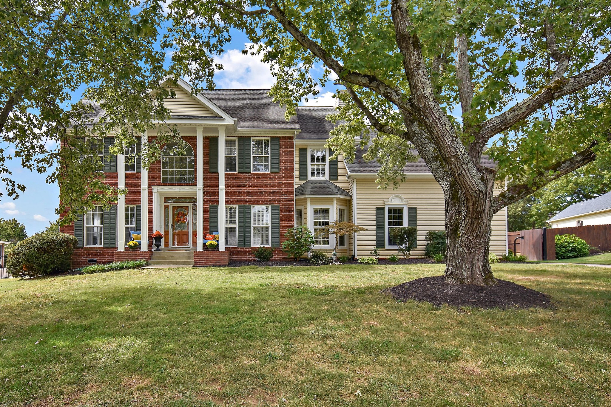 5129 Brittany Dr — photo