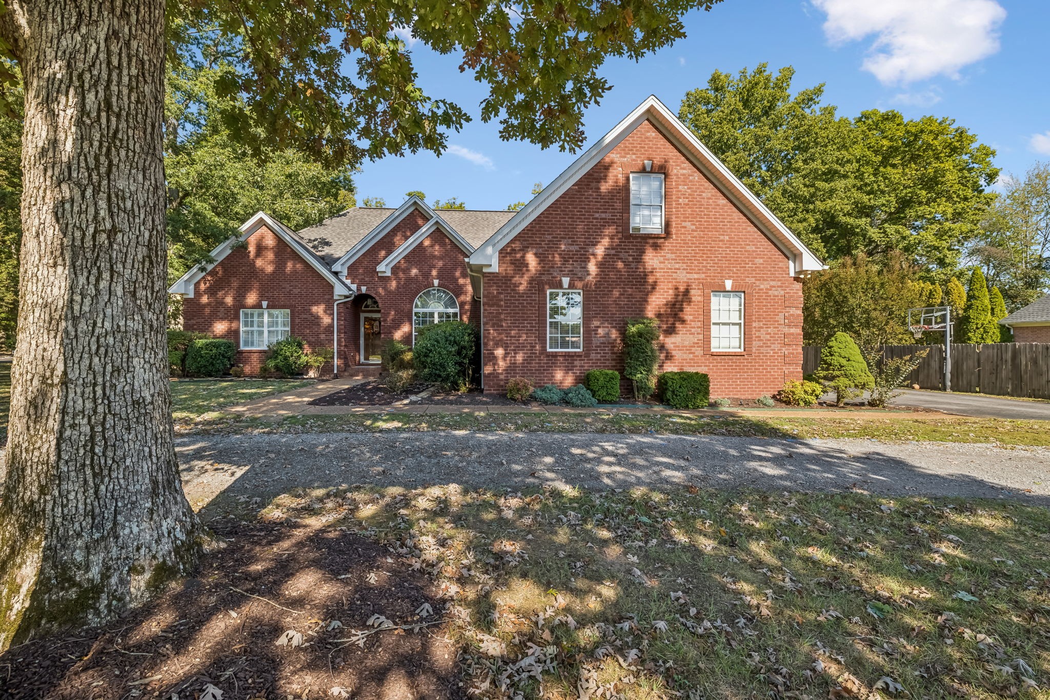 1607 Ellington Dr — photo