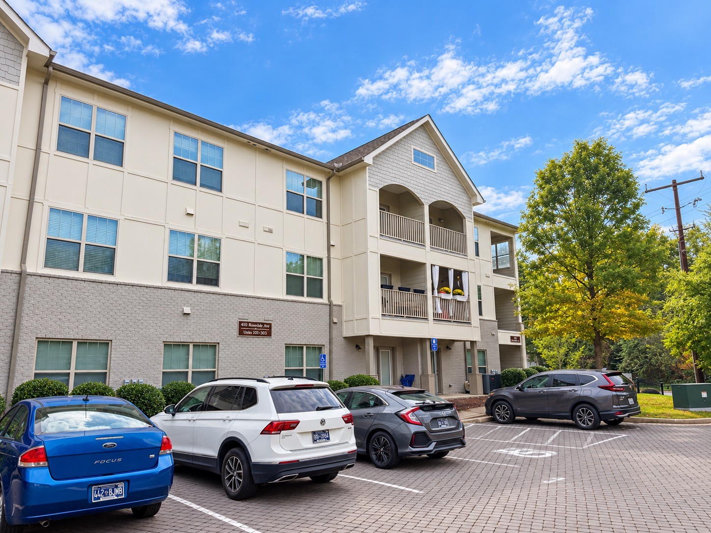 410 Rosedale Ave Unit 303 — photo
