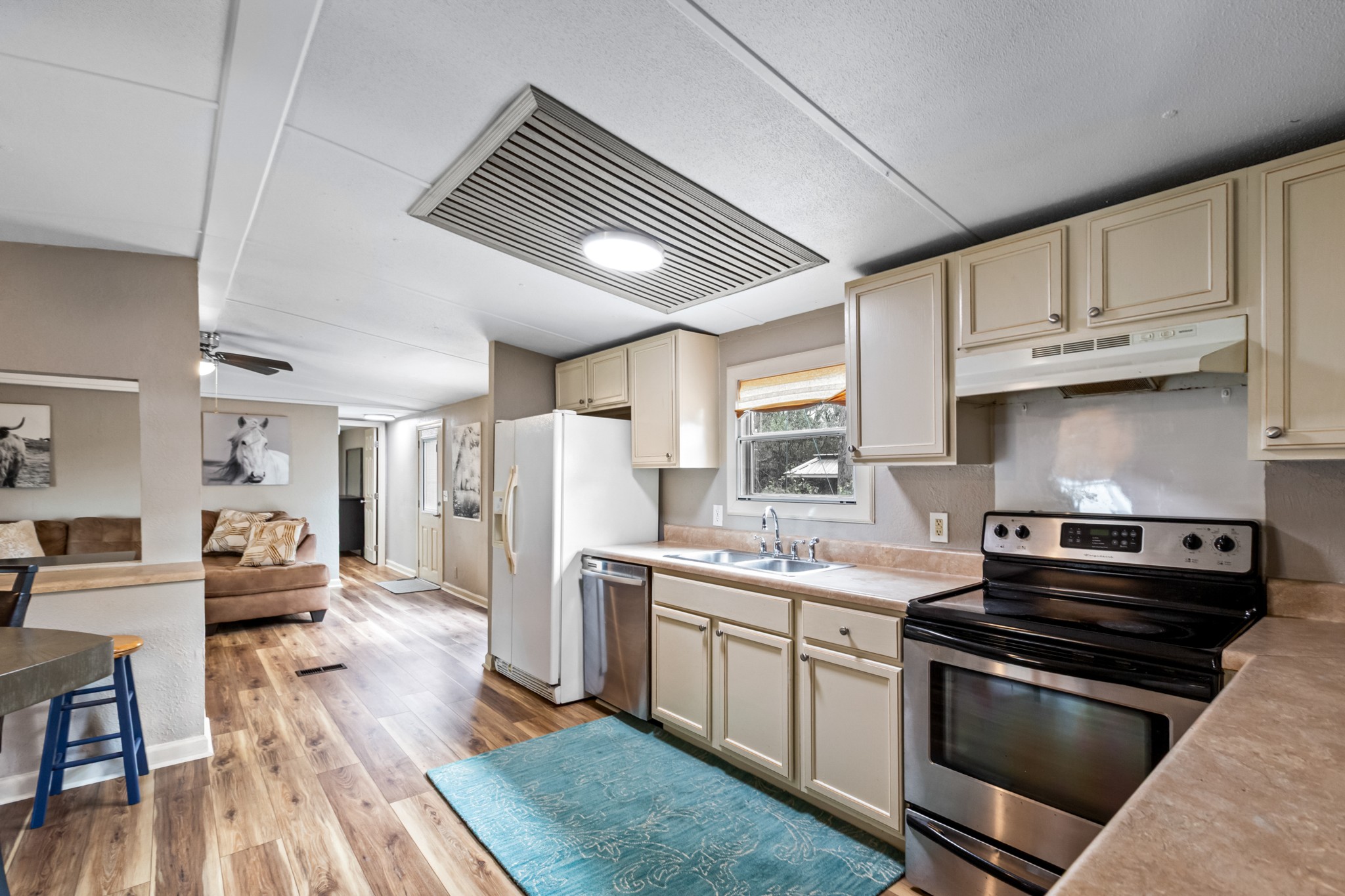 51 Sports Rd — photo