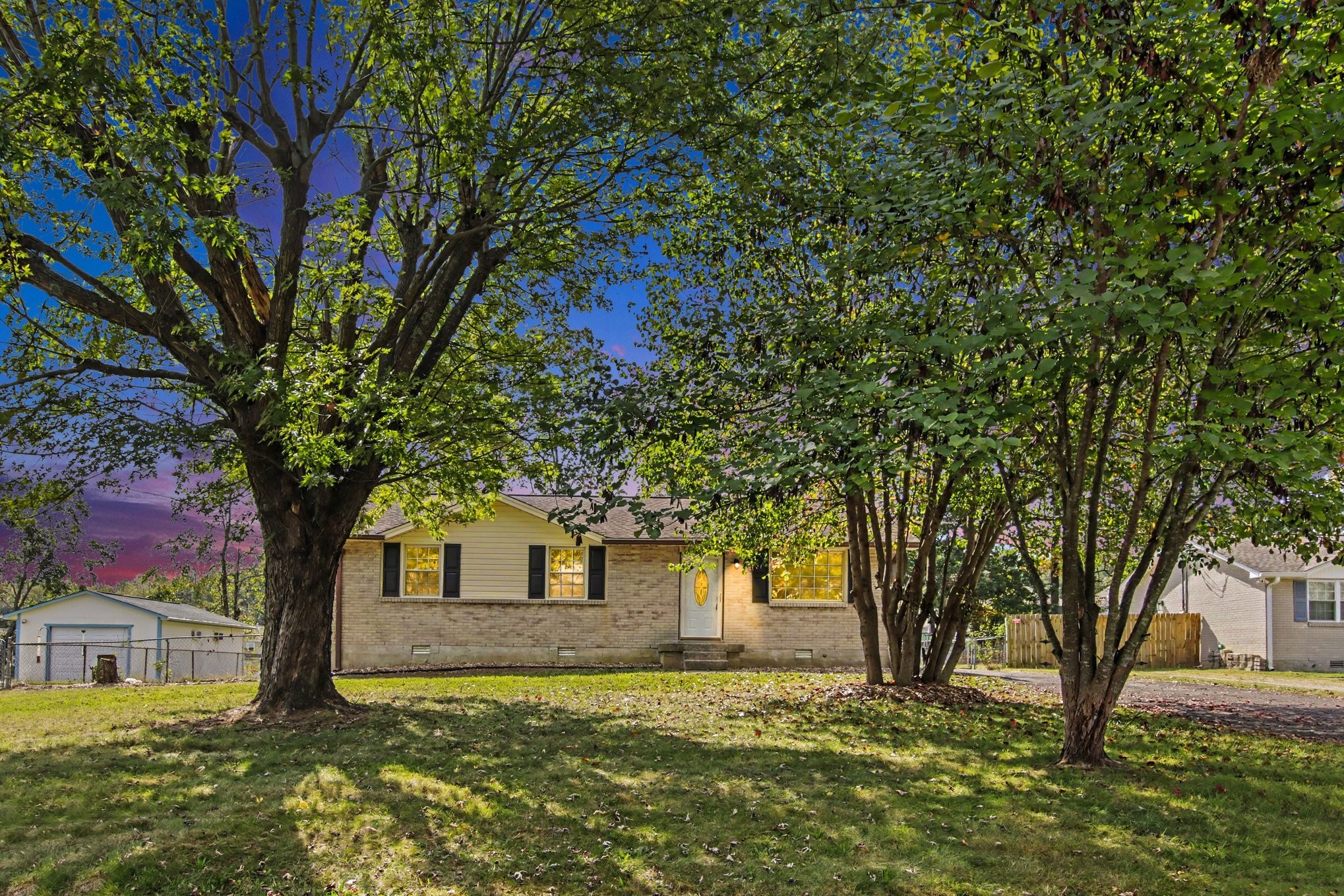 211 Hobbs Dr — photo