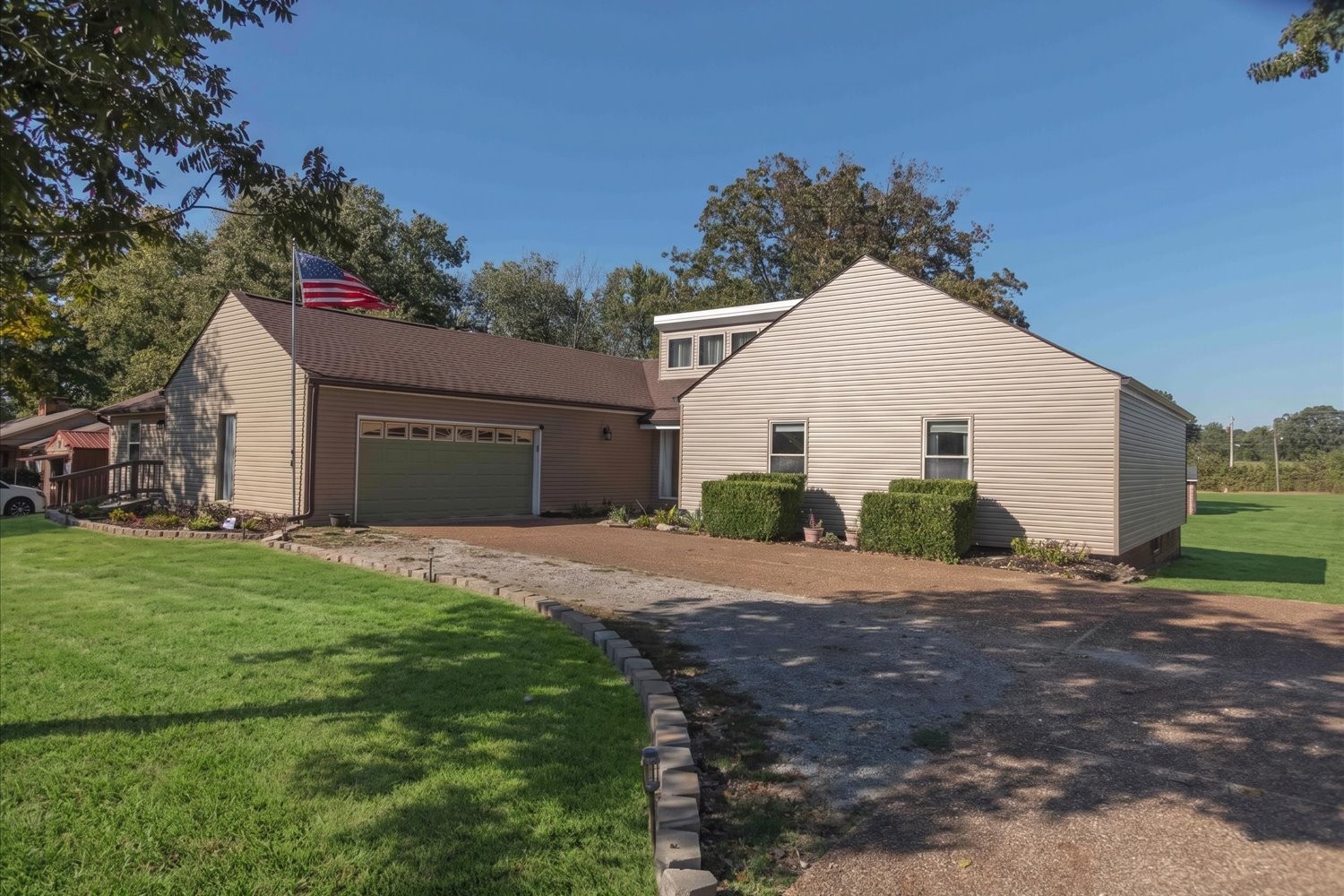 1330 Chippendale Cir — photo
