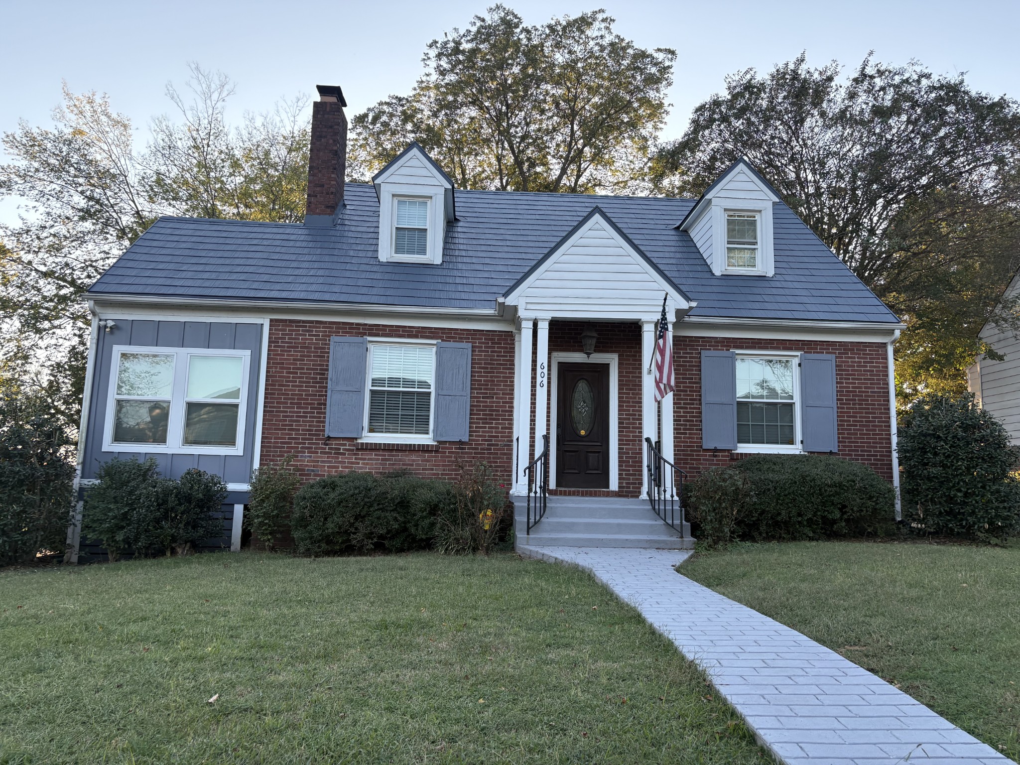 606 Anderson Dr — photo