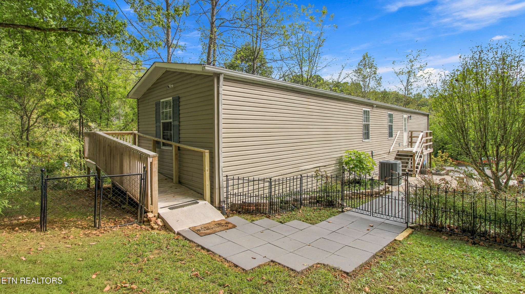 365 Lariat Lane — photo