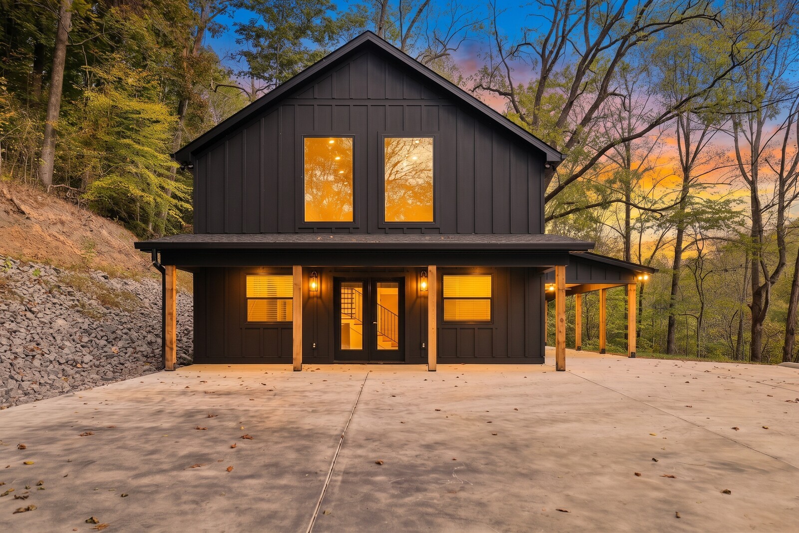 750 Harbor Dr — photo