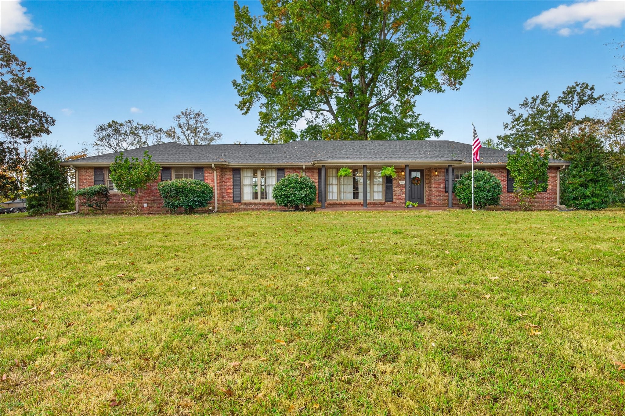 912 Beacon Dr — photo