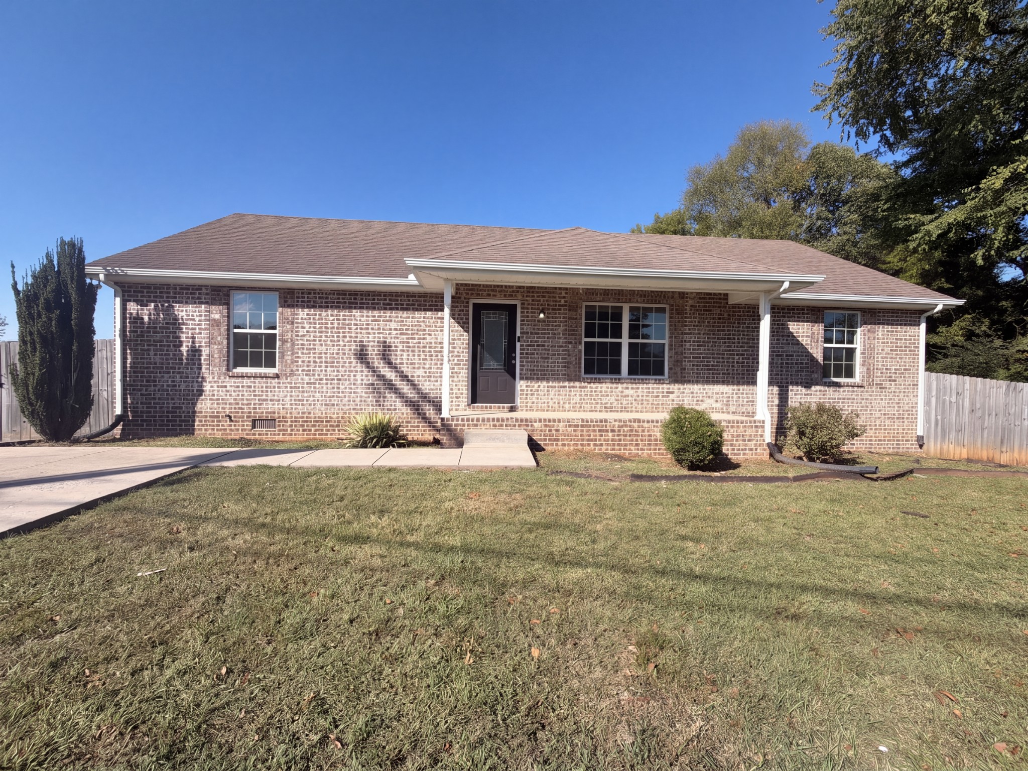 141 Thacker Dr — photo