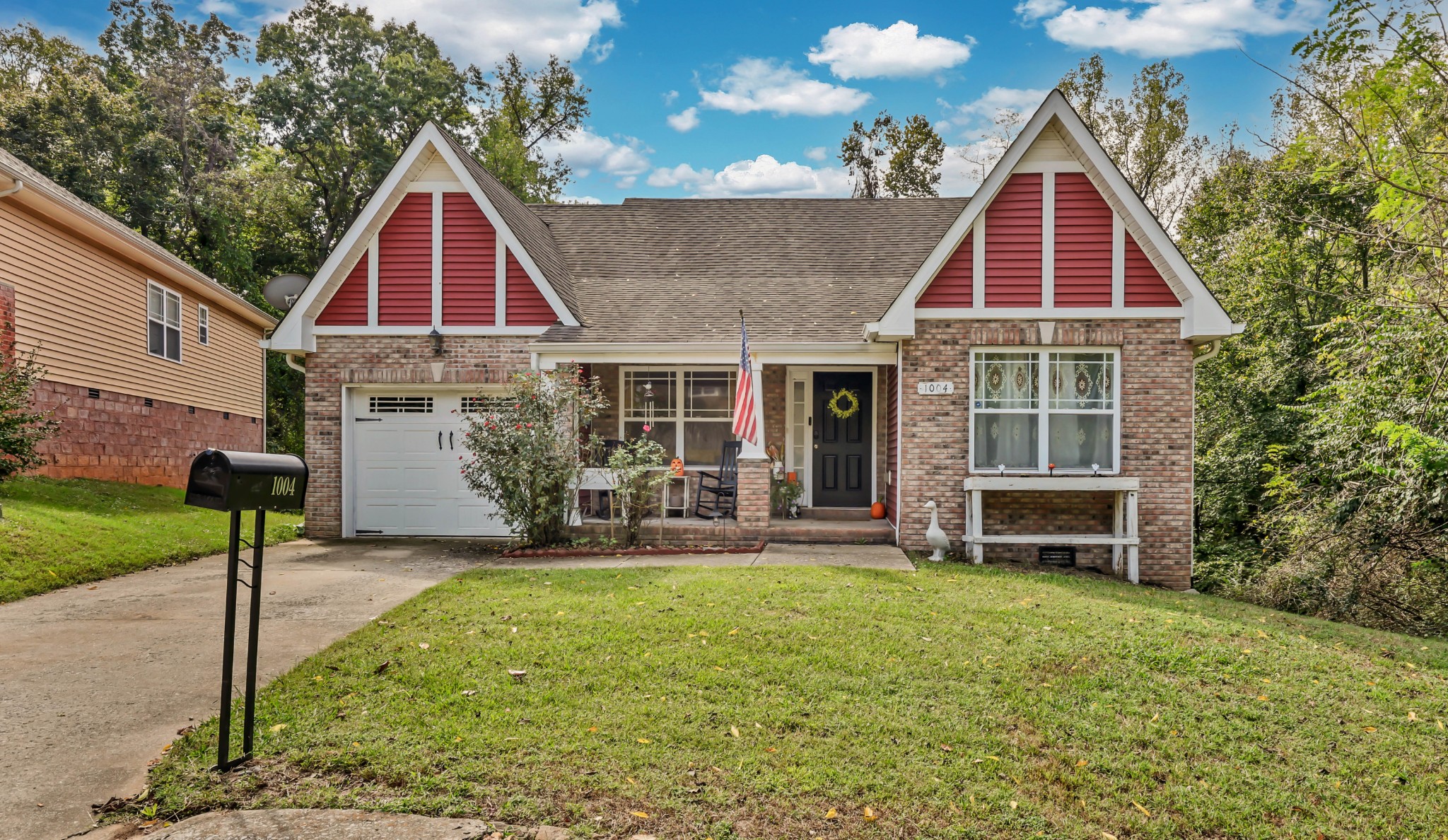 1004 Sunset Dr — photo
