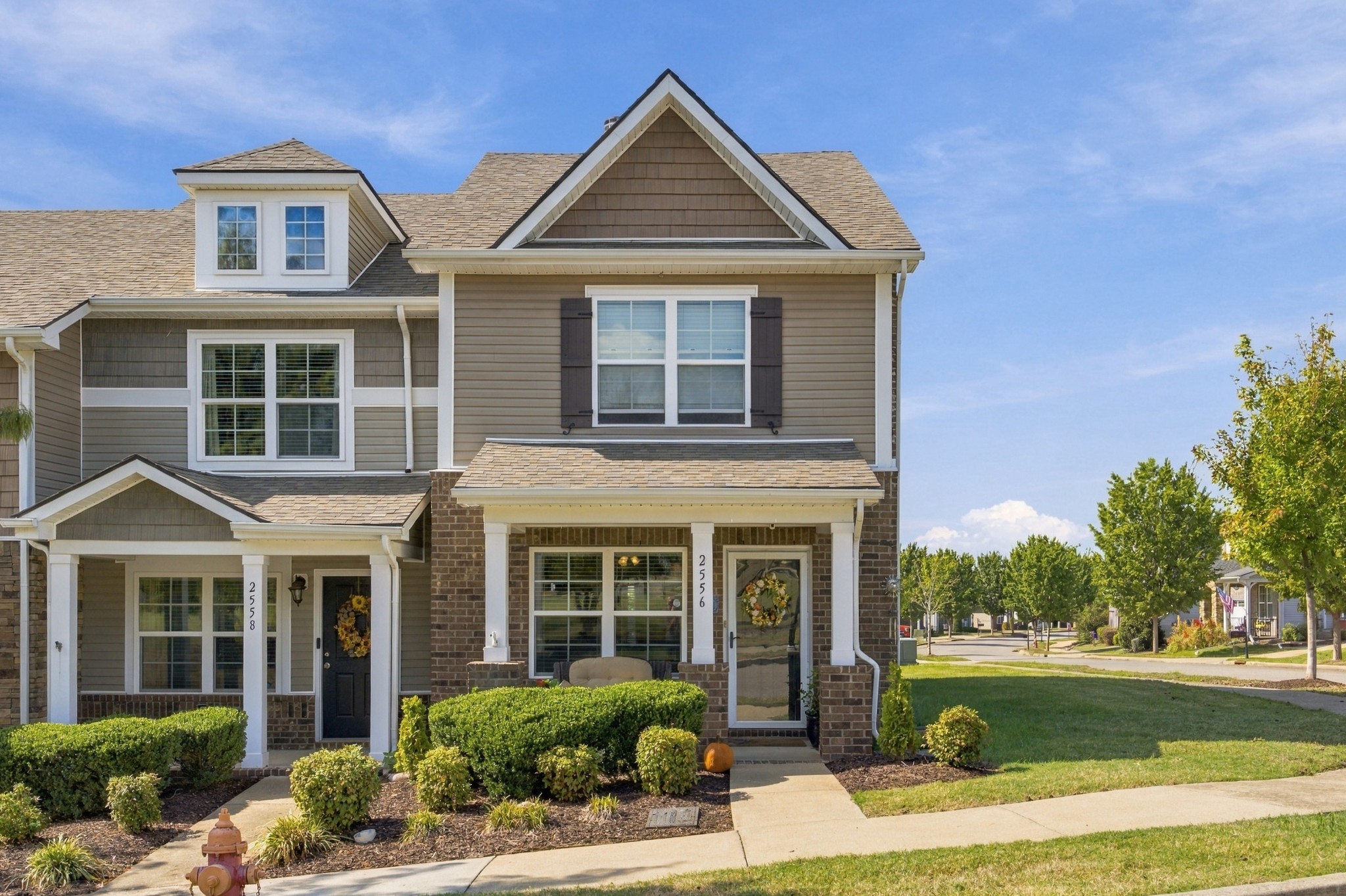 2556 River Trail Dr — photo