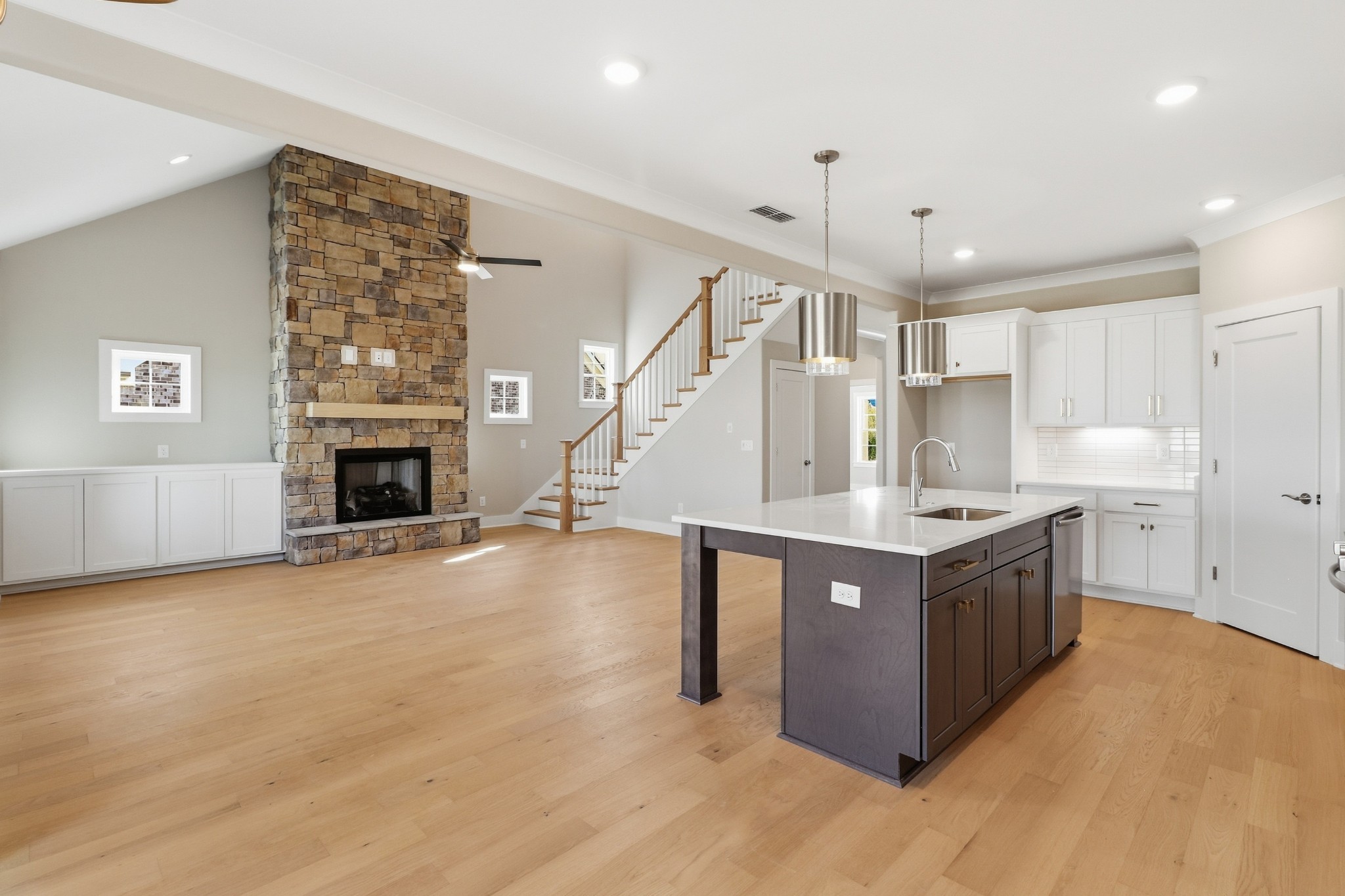 5561 Sinclair St — photo