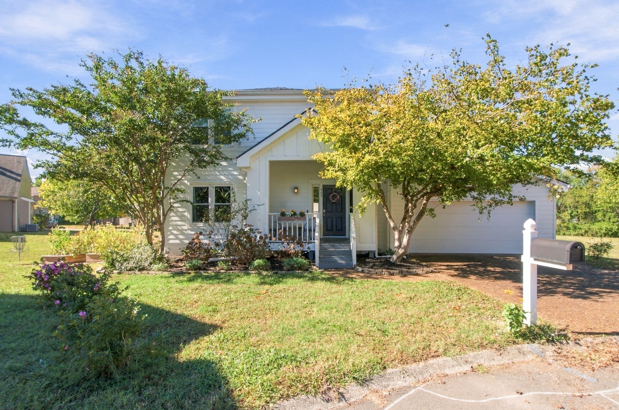441 Belle Pointe Dr — photo