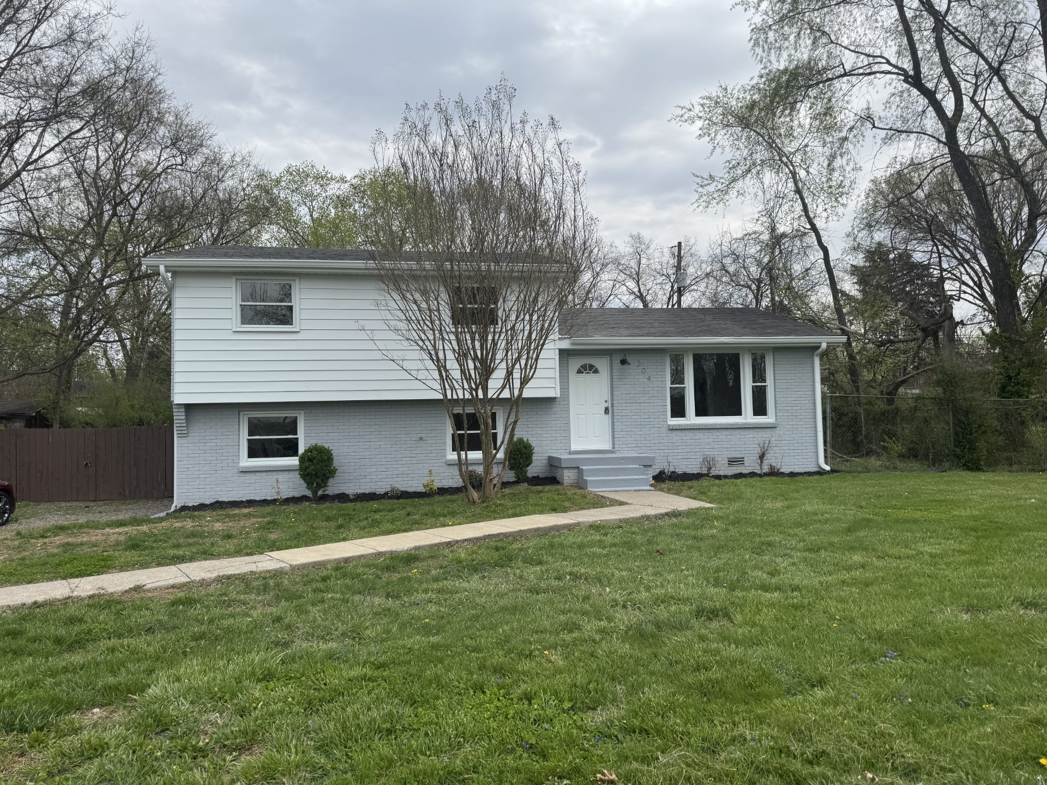 204 Morningside Dr — photo