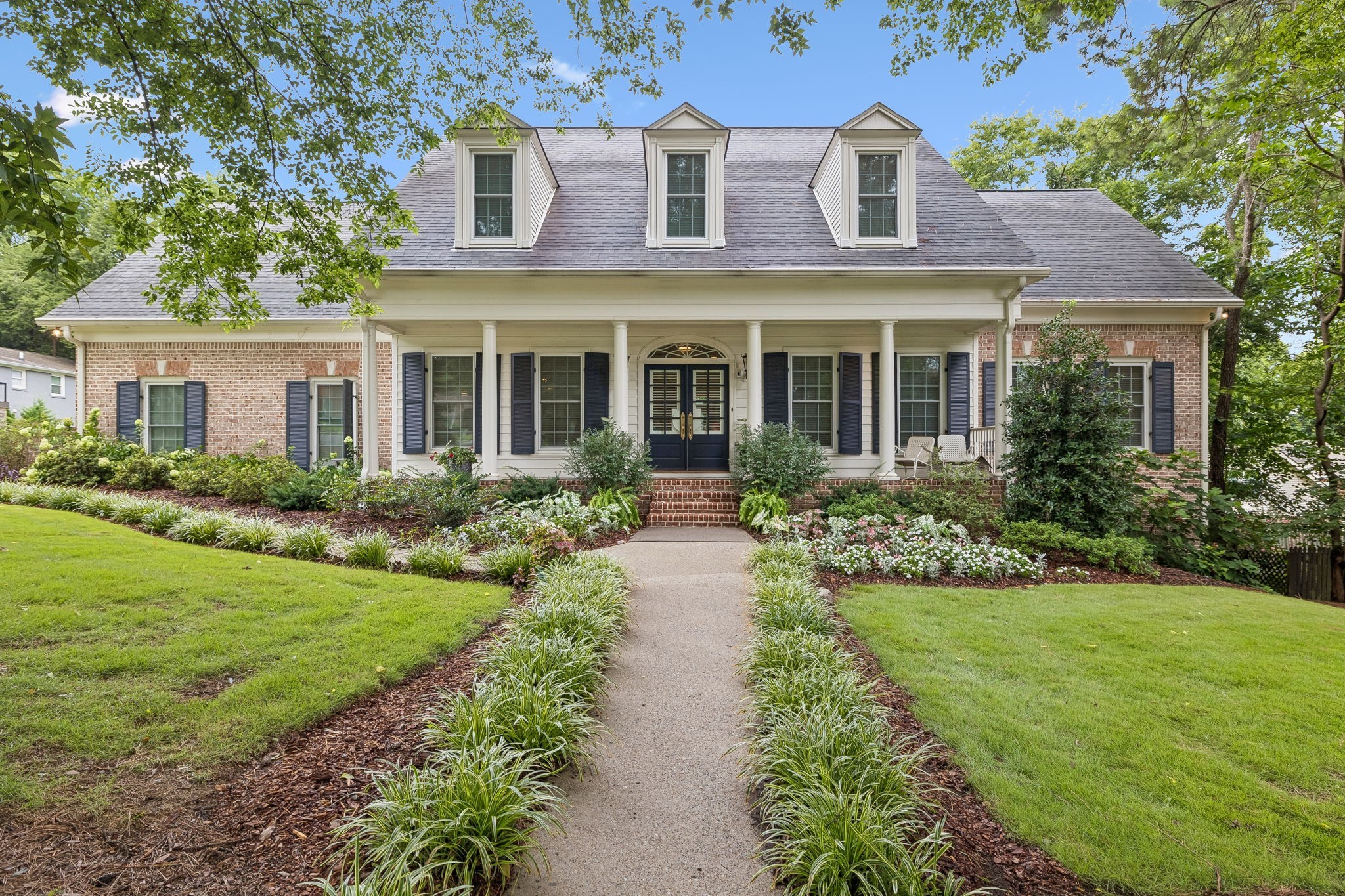 1011 Buckingham Cir — photo