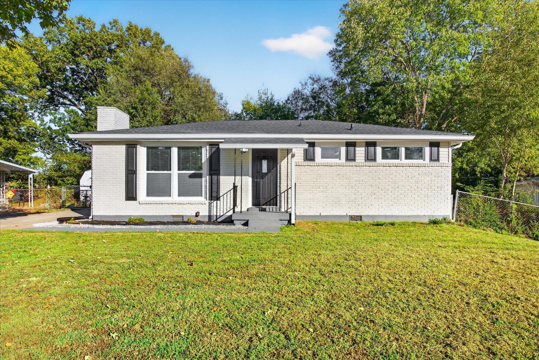 819 Country Club Dr — photo