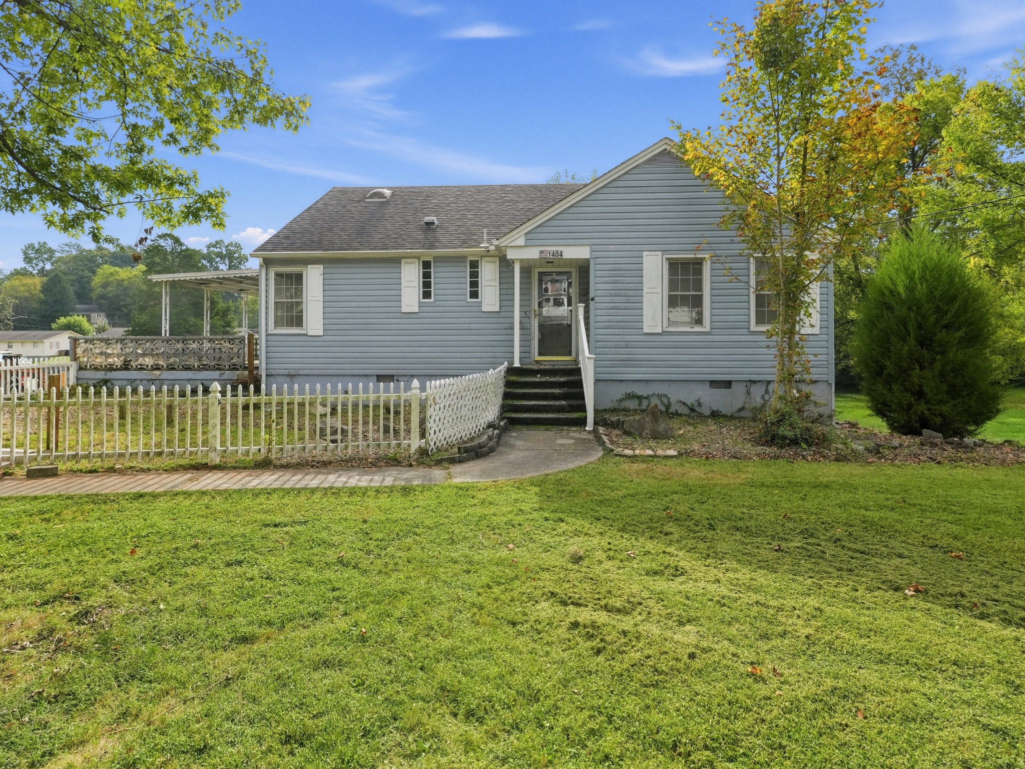 1404 Charles Dr — photo