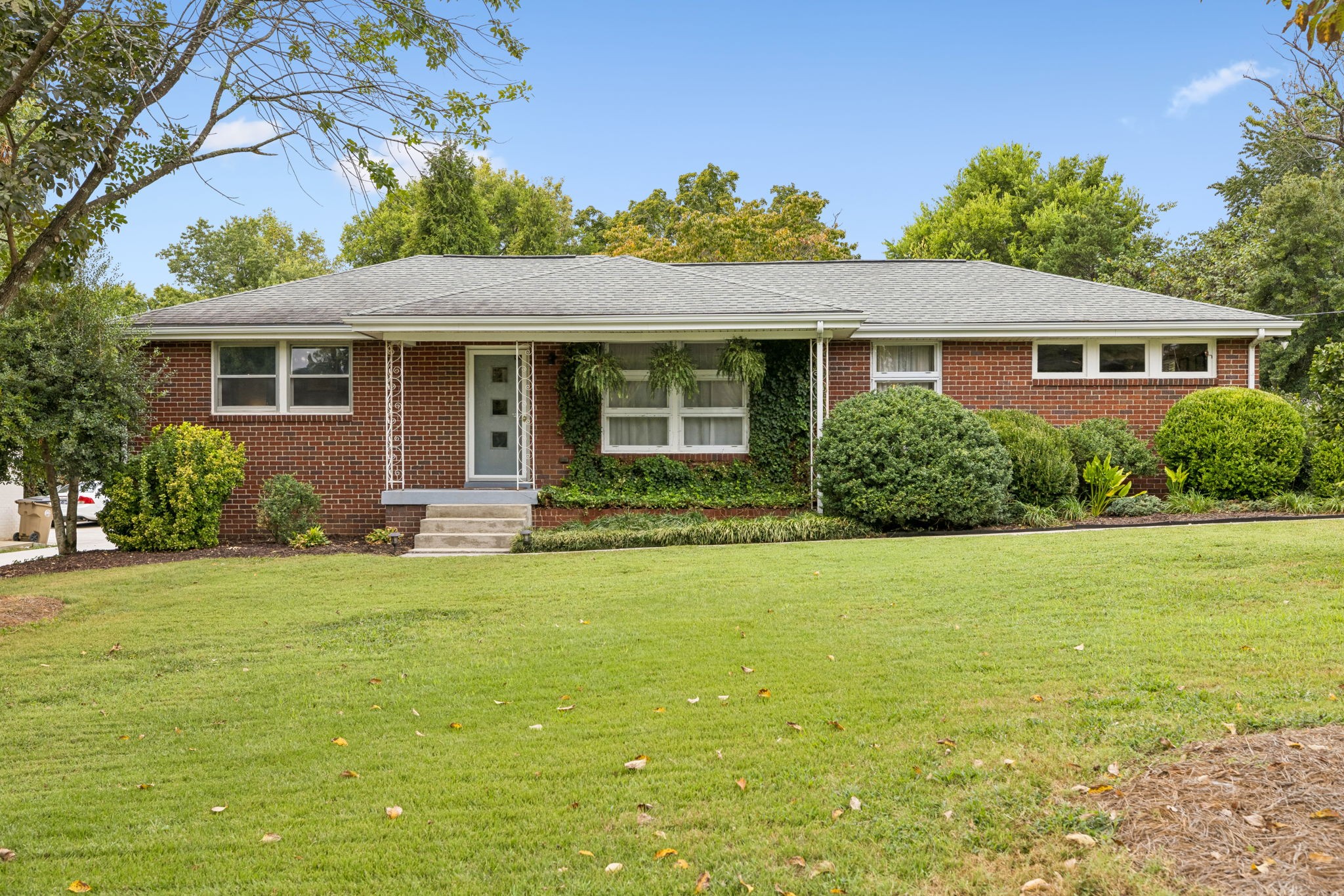 5015 Montclair Dr — photo