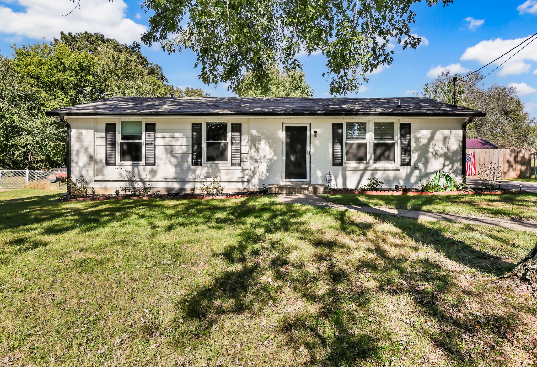 523 Jewel Dr — photo